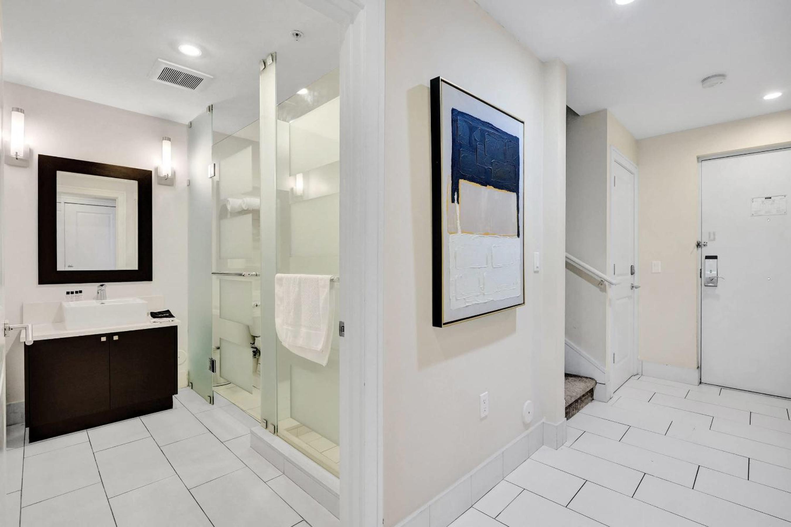 Villa Vista-2 Story w 3Bdrms & Golf View
