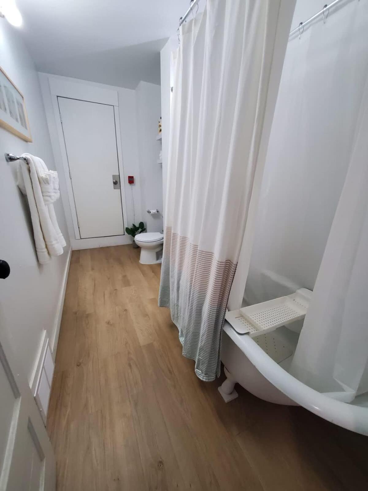 Thunder Bay Vacations - Wifi Netflix Parking Near Airport - Property Image 2