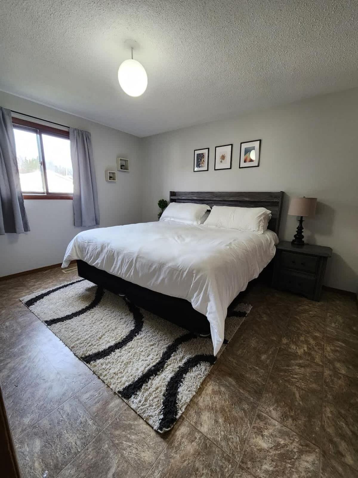 Thunder Bay Vacations - Home away from home Current River Arena area - Property Image 1