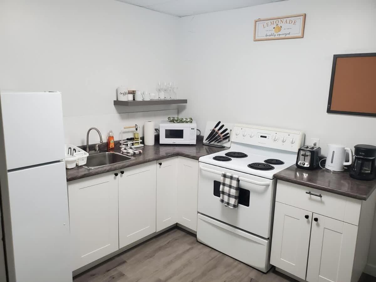 Thunder Bay Vacations - Pet Friendly Netflix Parking - Property Image 9