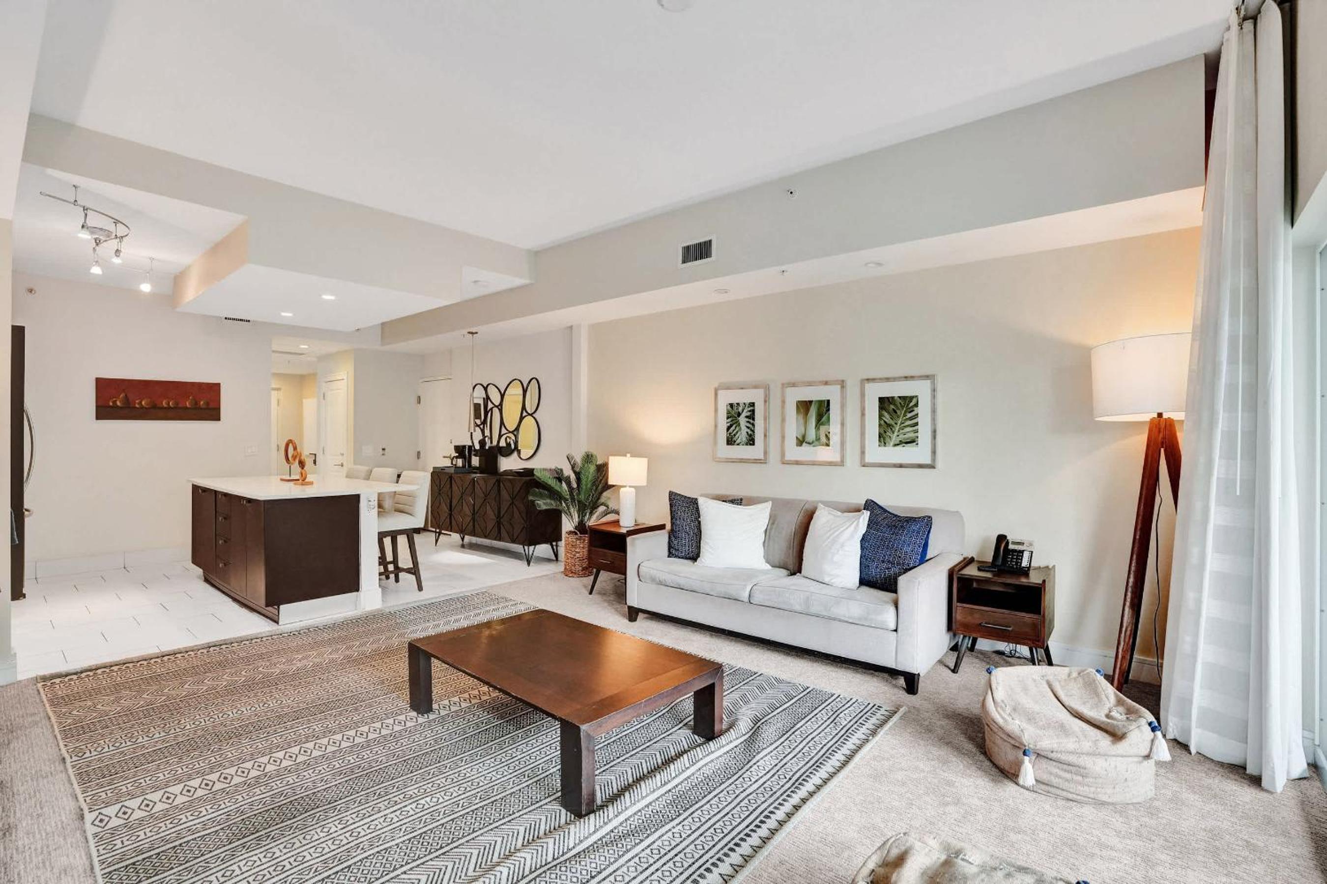 Villa Vista-2 Story w 3Bdrms & Golf View