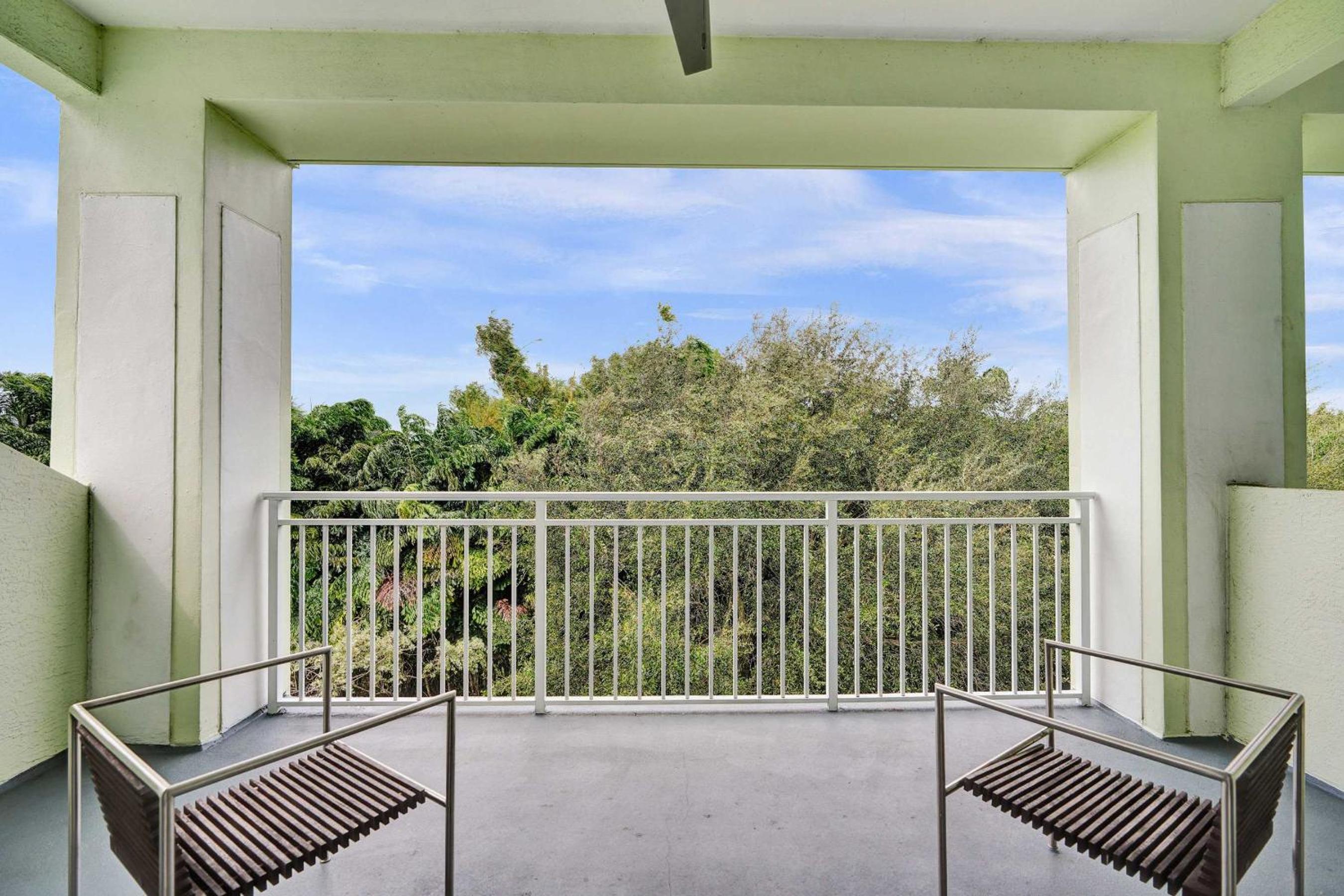 Villa Vista-2 Story w 3Bdrms & Golf View