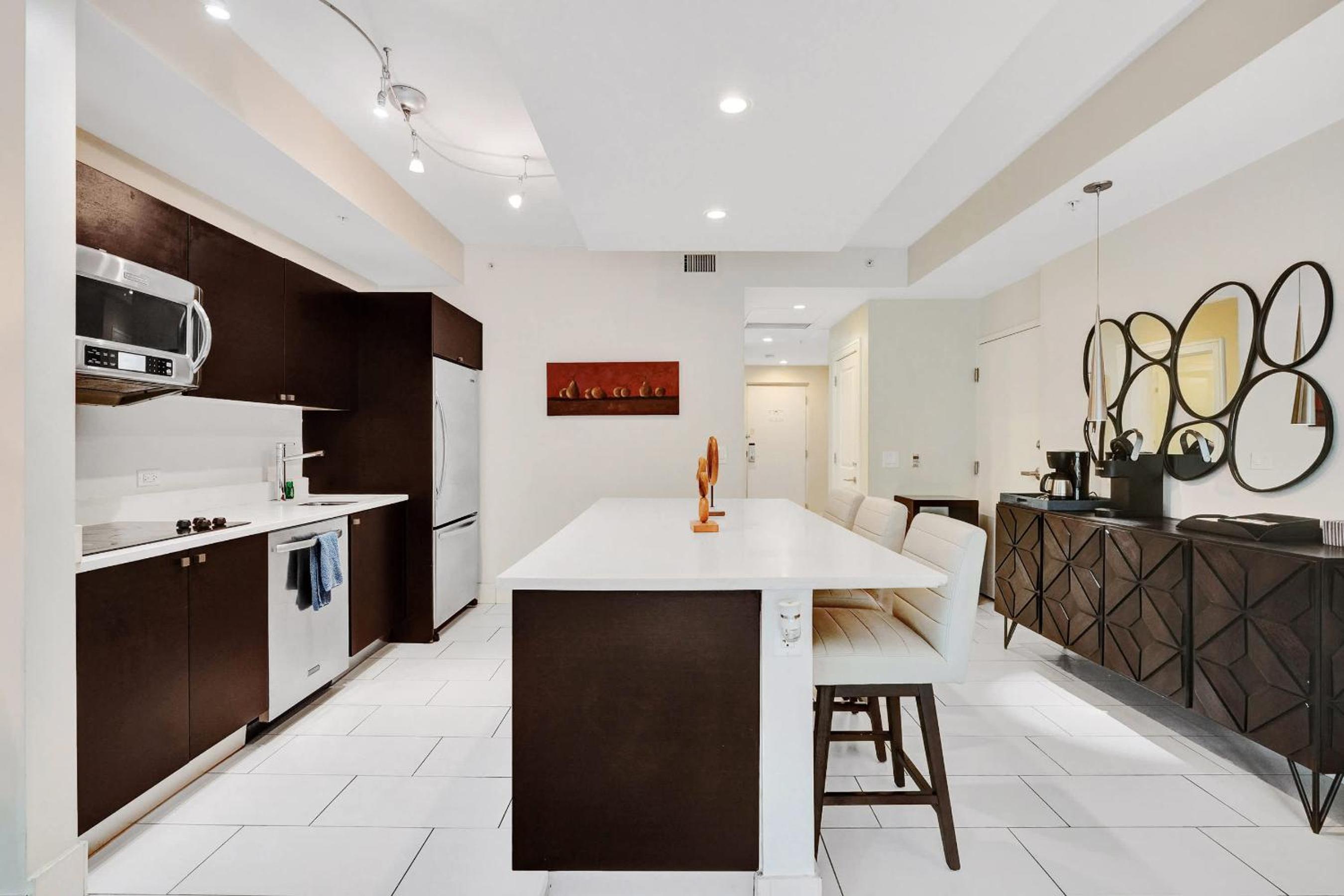 Villa Vista-2 Story w 3Bdrms & Golf View