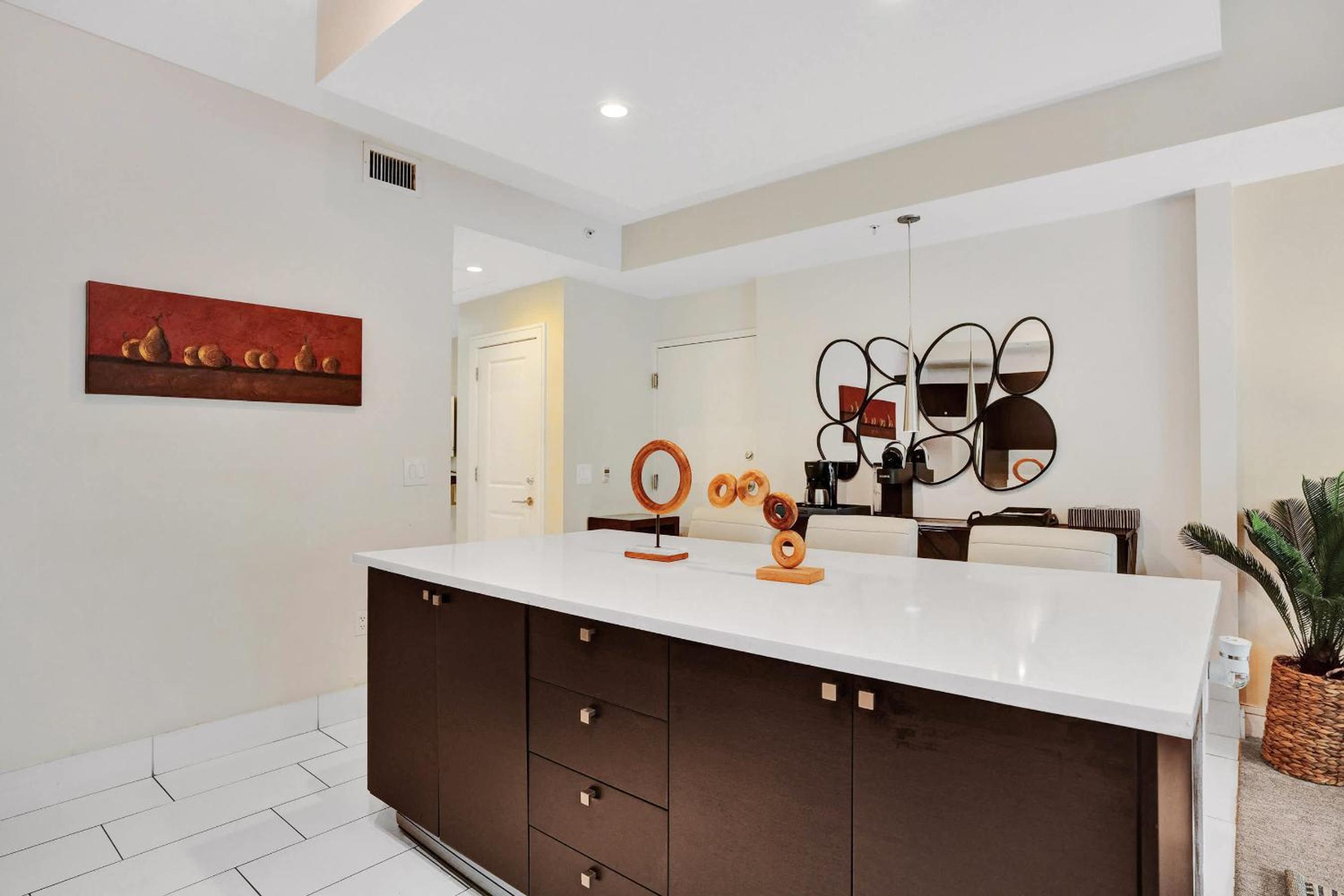 Villa Vista-2 Story w 3Bdrms & Golf View