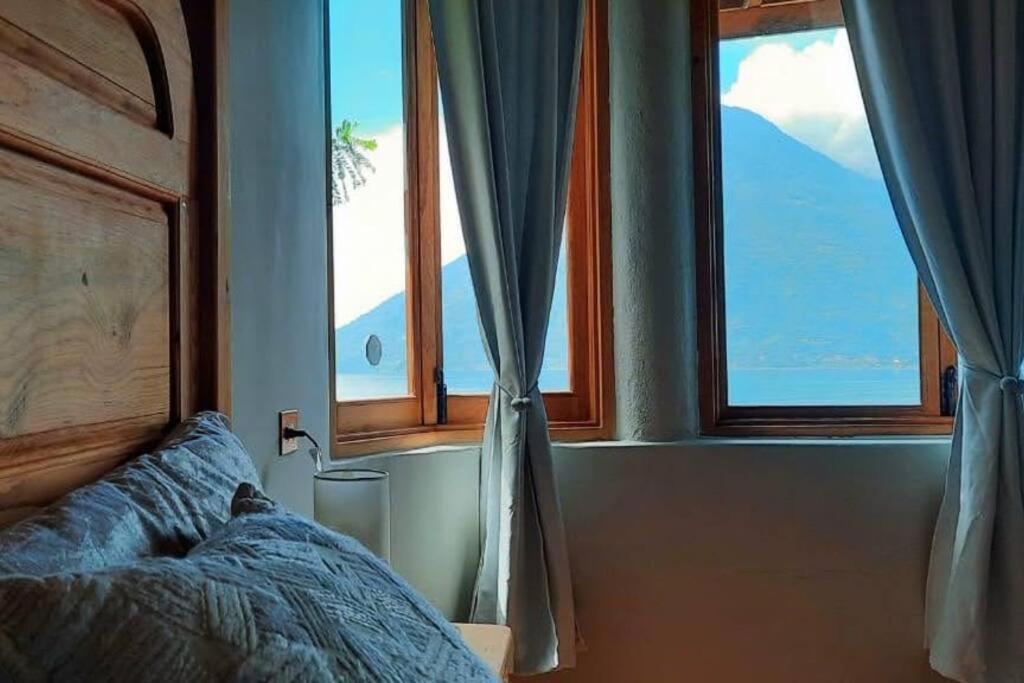 Dramatic new villa, close to center, stunning views! view 5