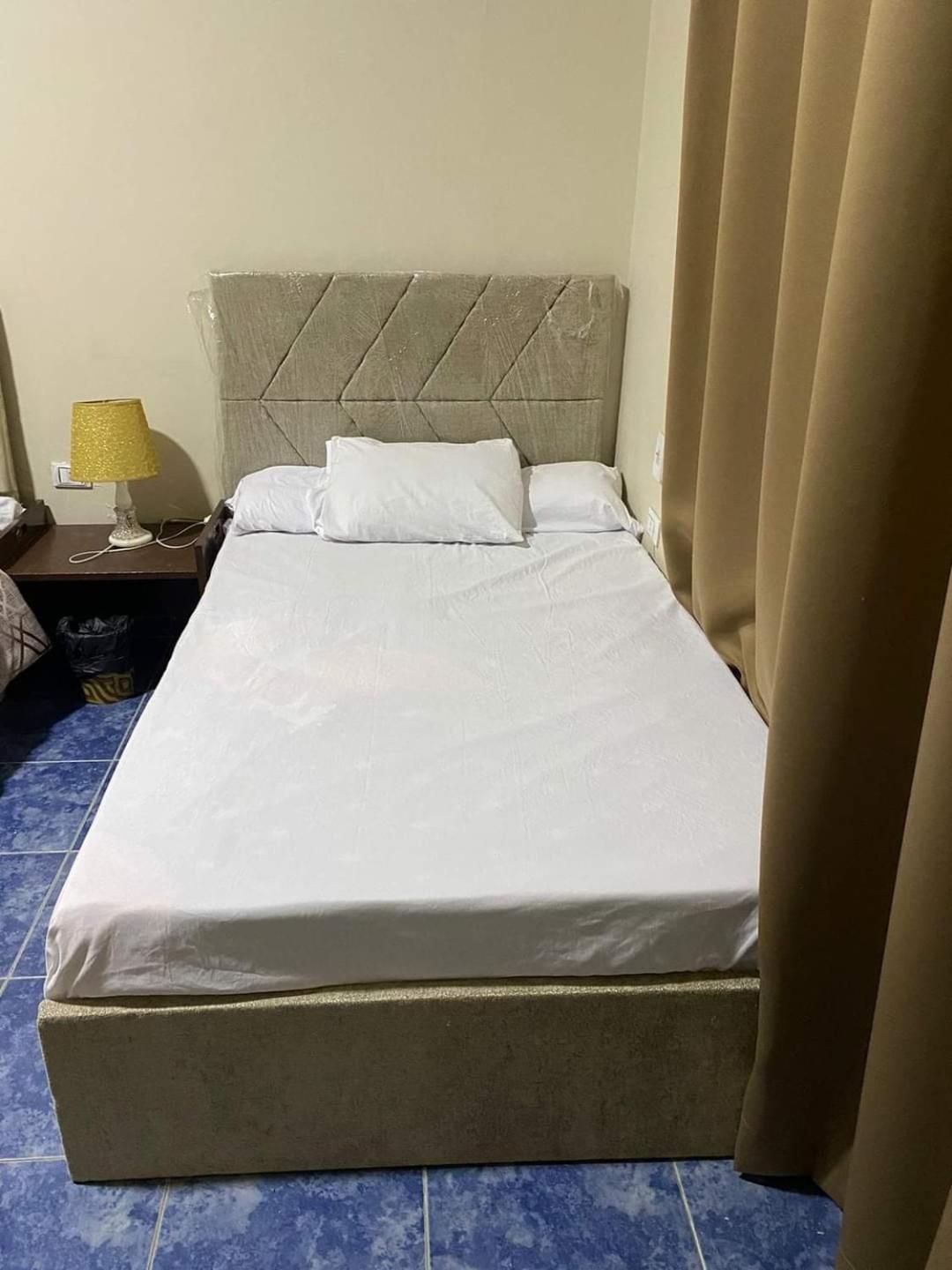 Richard Pyramids inn hotel