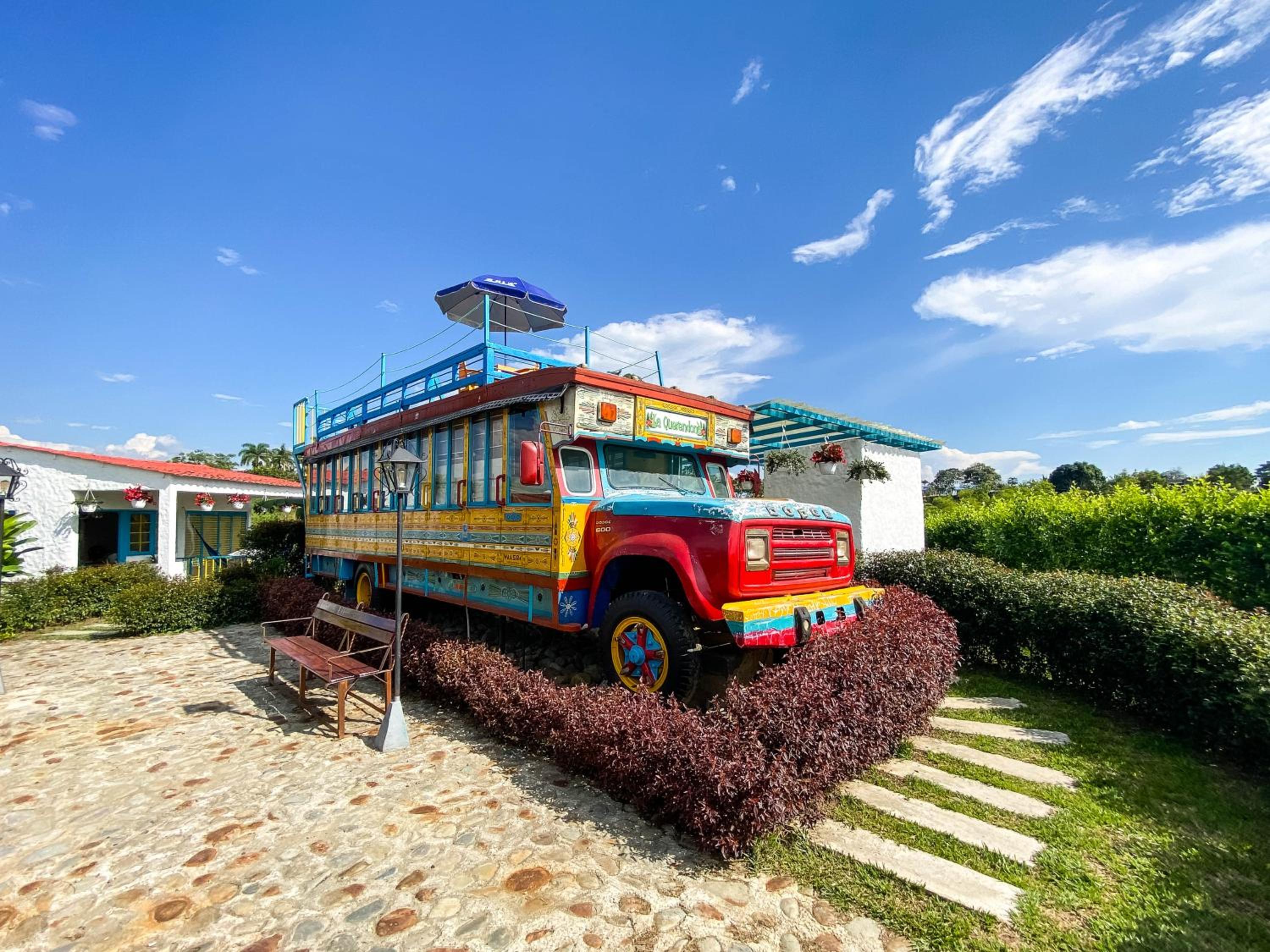 La Querendona - La Chiva un típico autobús Colombiano