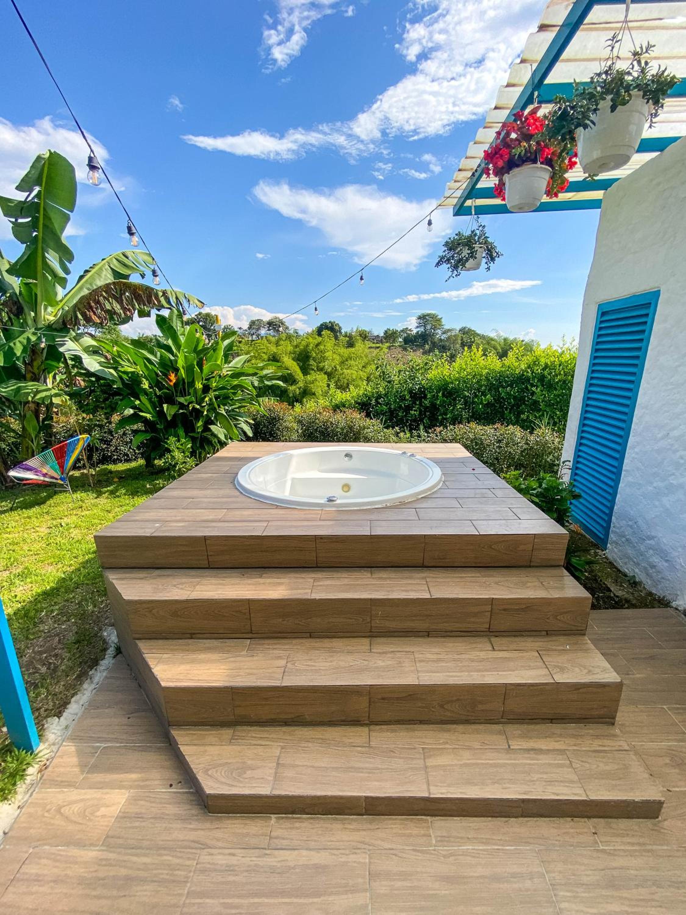 La Querendona - La Chiva un típico autobús Colombiano