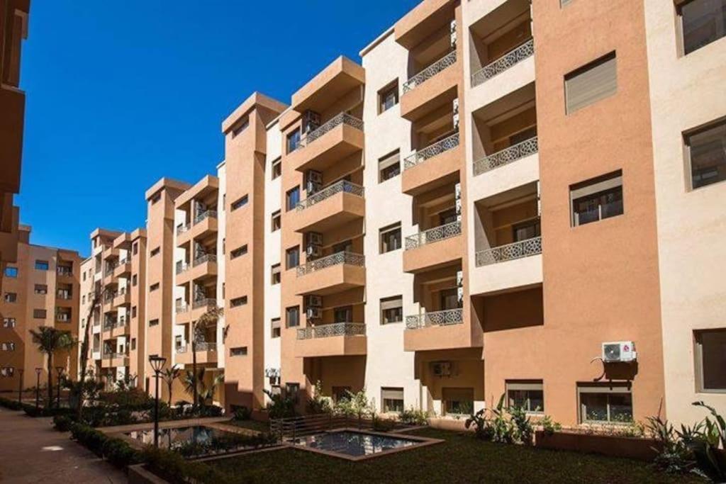 Spacious 2 BR FLAT with Wi-Fi, Pool and Parking view 3