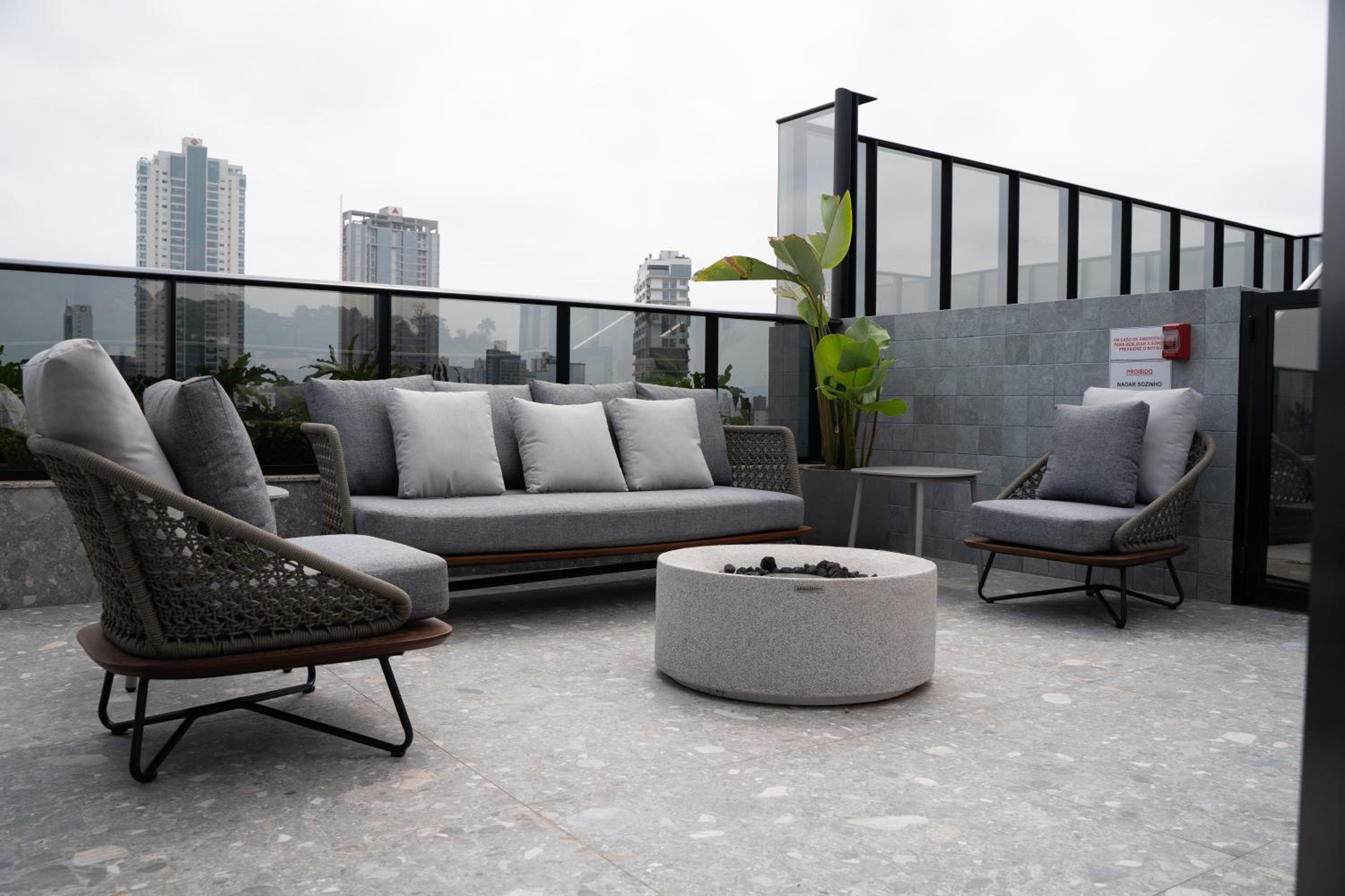 Lofts amplos e sofisticados a 600m da Vila Germânica