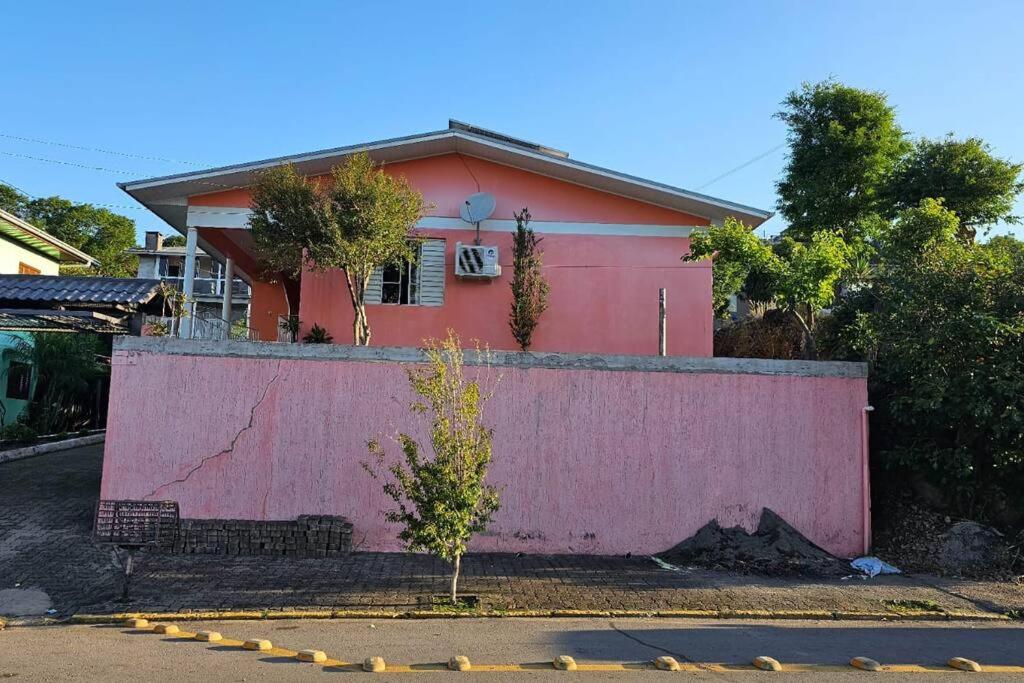 Casa Confortável com Fogão a Lenha e Churrasqueira