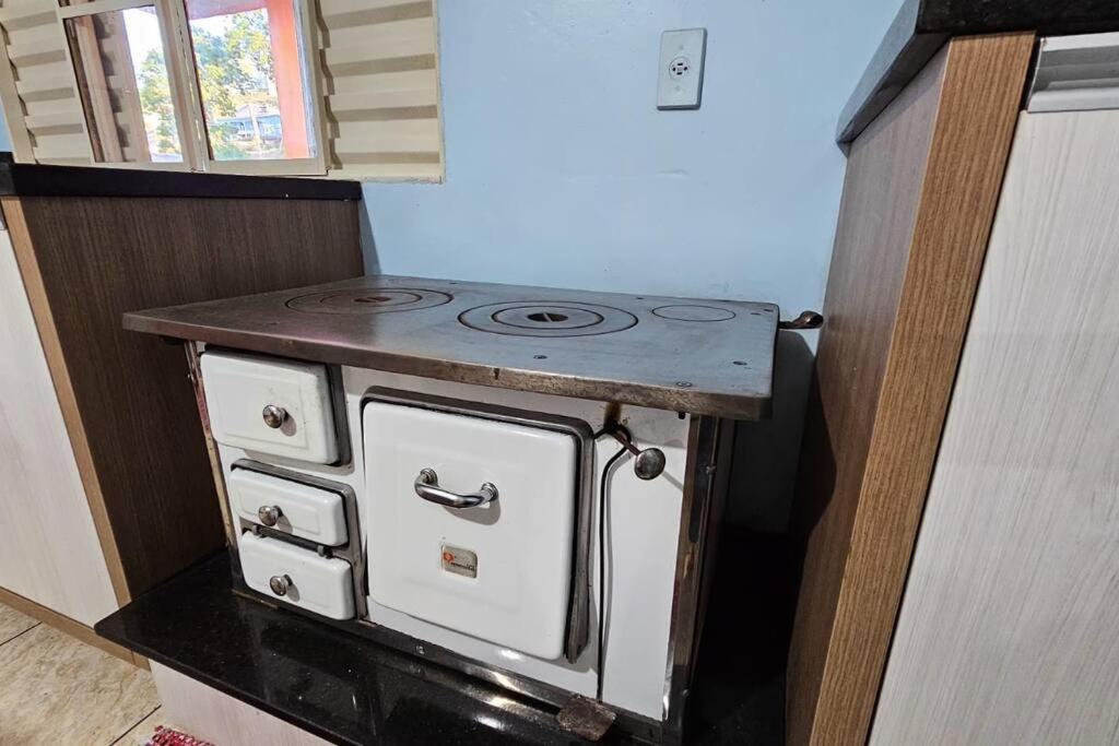 Casa Confortável com Fogão a Lenha e Churrasqueira