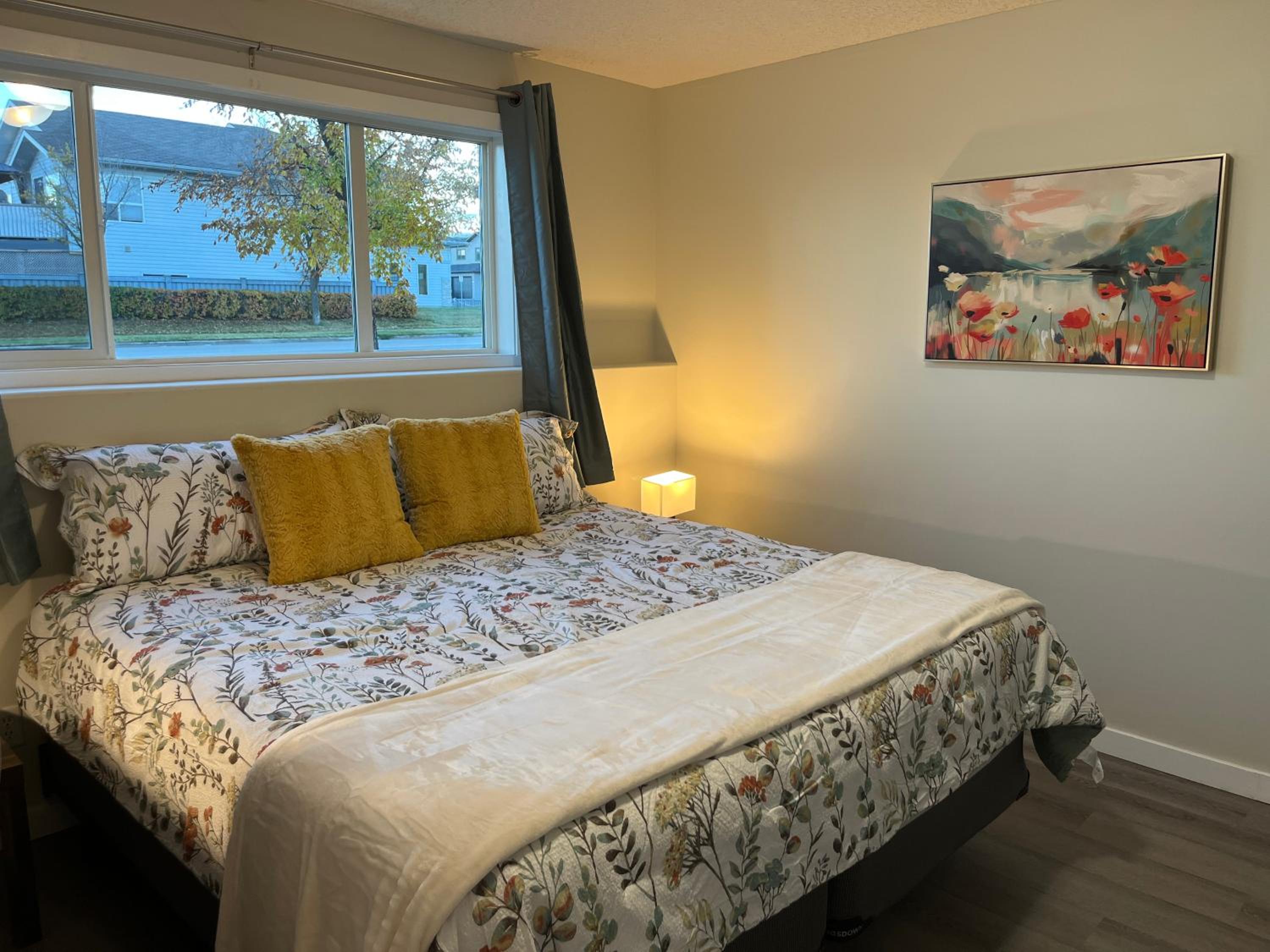 Park View Paradise - Big, Bright, Modern, Fully Stocked