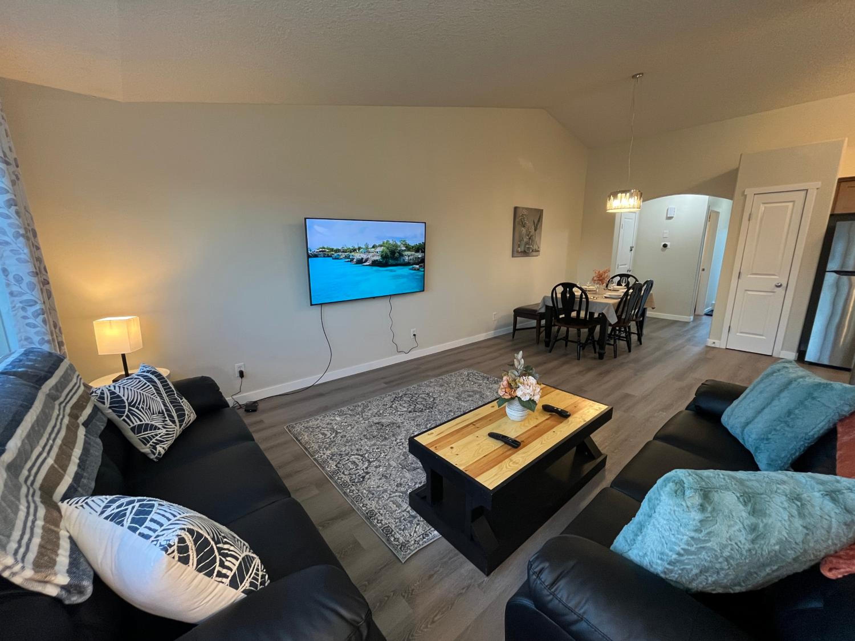 Park View Paradise - Big, Bright, Modern, Fully Stocked