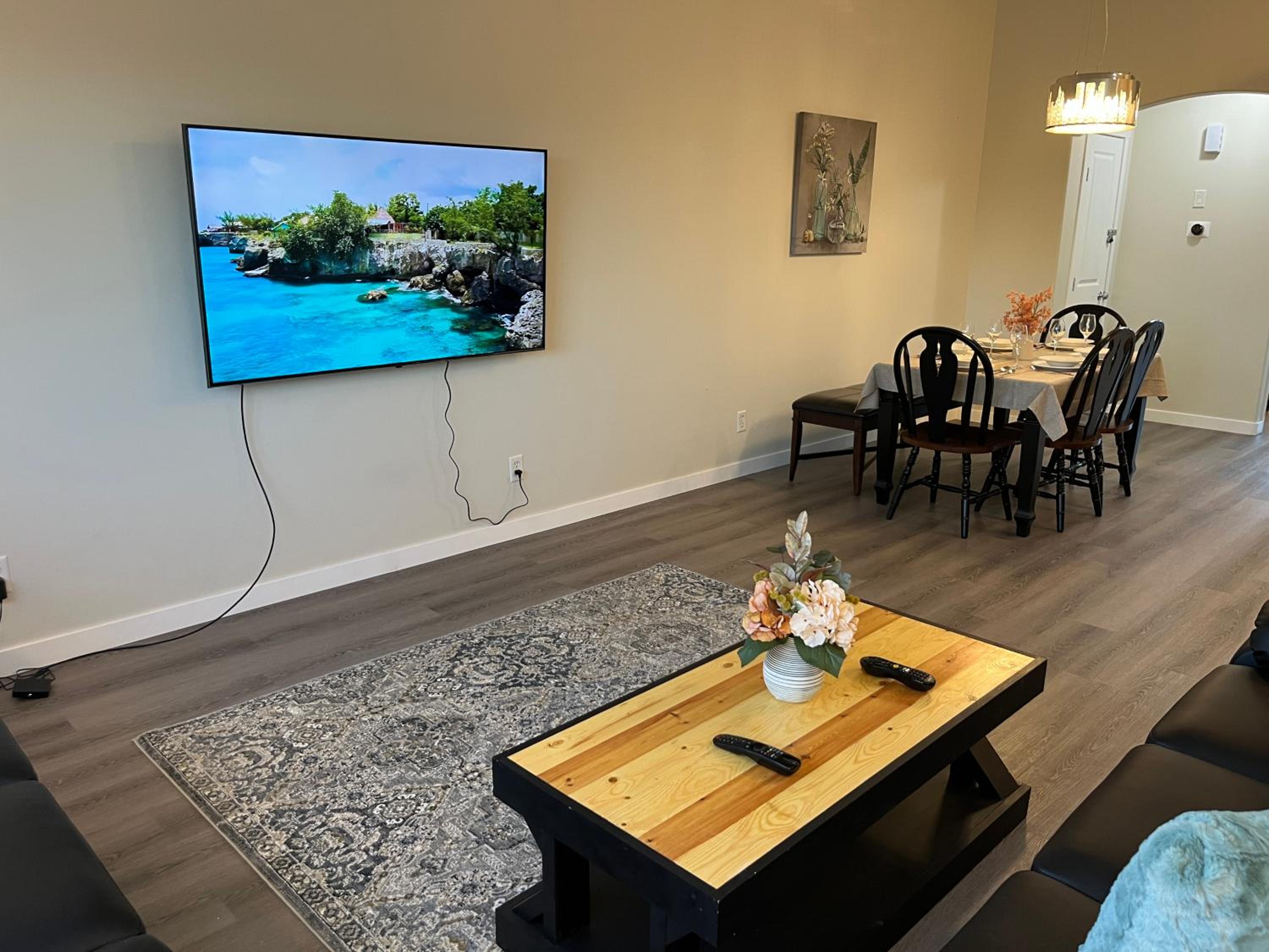 Park View Paradise - Big, Bright, Modern, Fully Stocked
