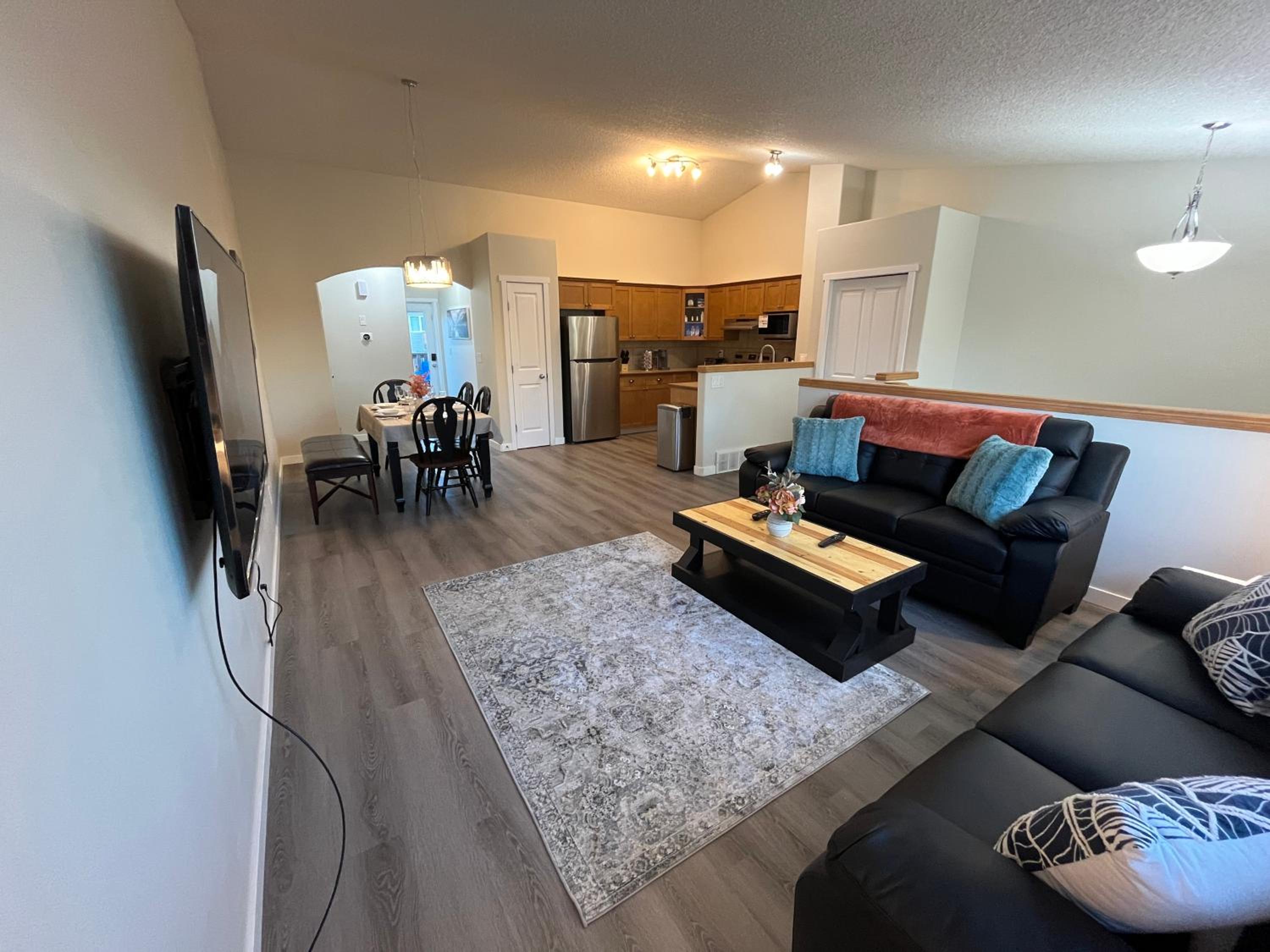 Park View Paradise - Big, Bright, Modern, Fully Stocked