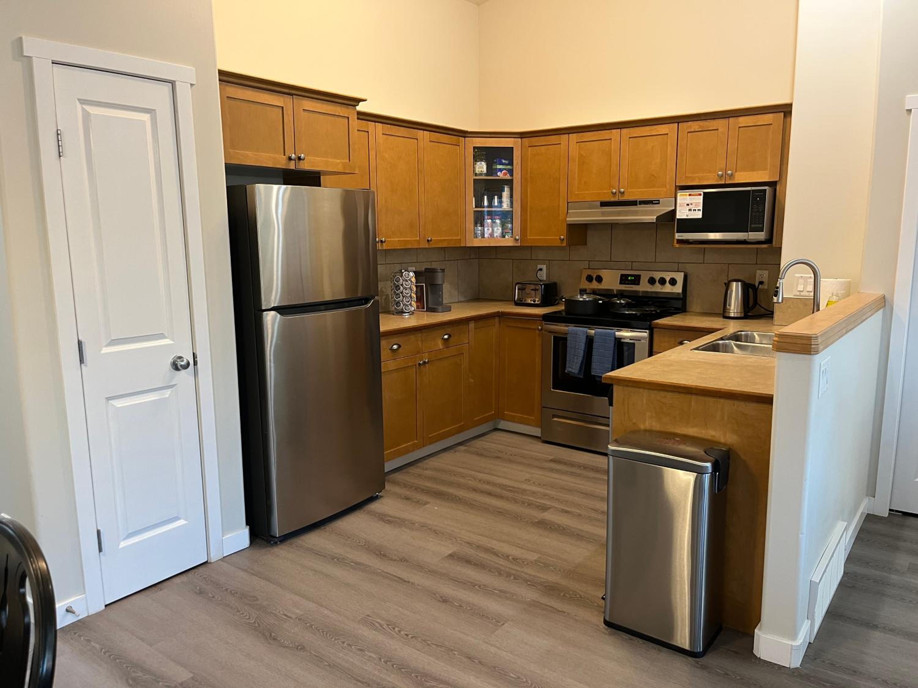 Park View Paradise - Big, Bright, Modern, Fully Stocked
