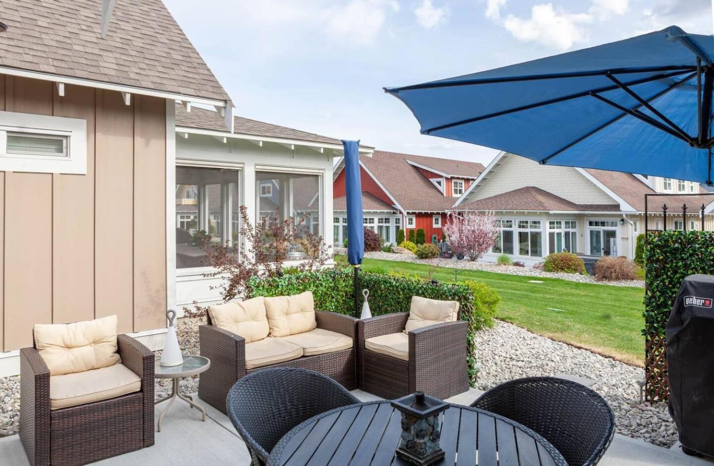 Amazing Burgundy Cottage - Short Walk To The Pools