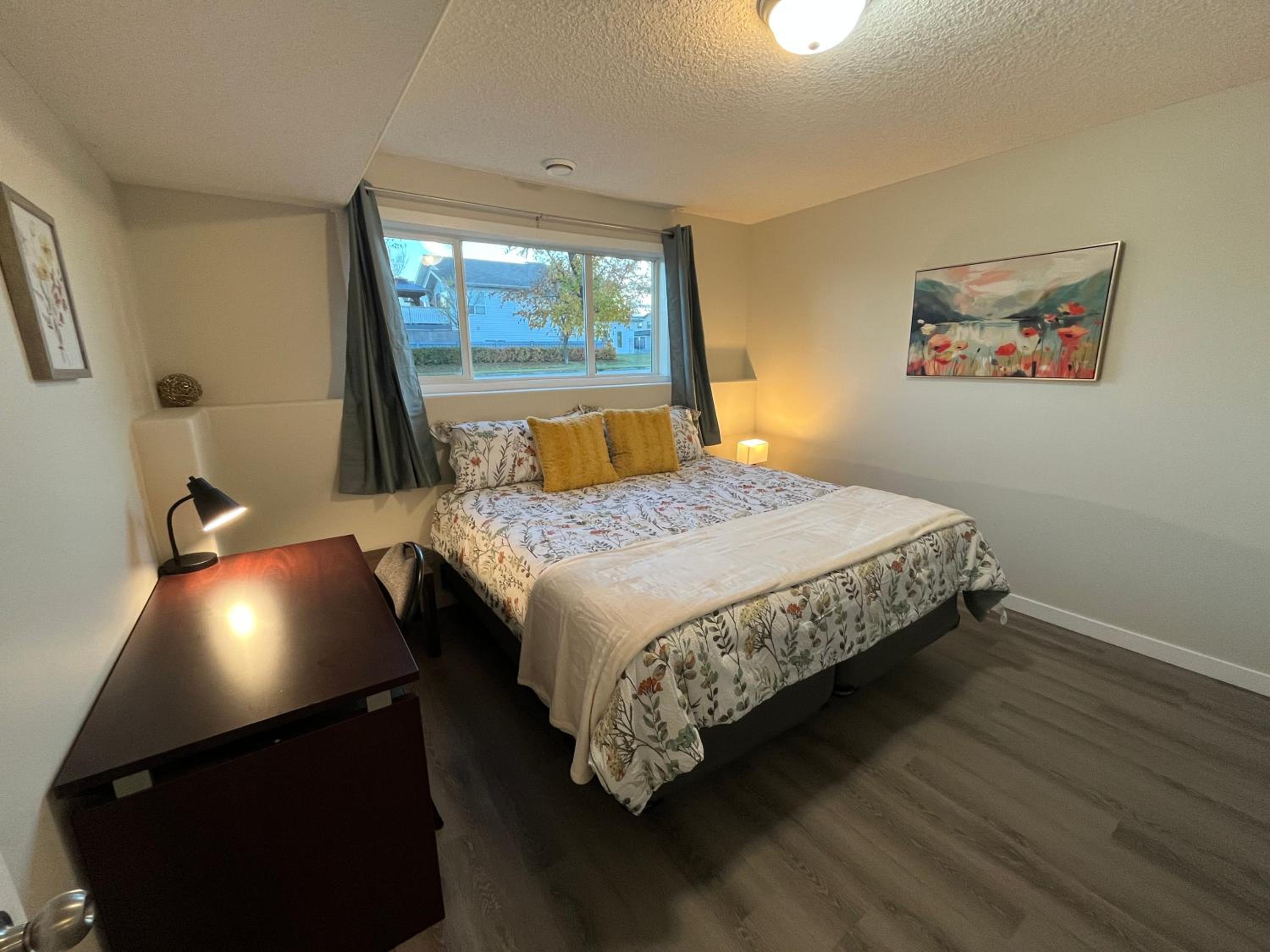 Park View Paradise - Big, Bright, Modern, Fully Stocked