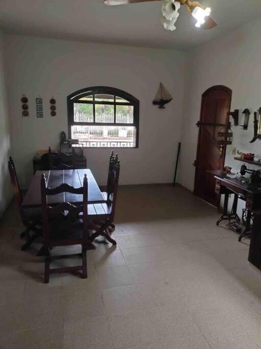Casa com piscina e área gourmet externa
