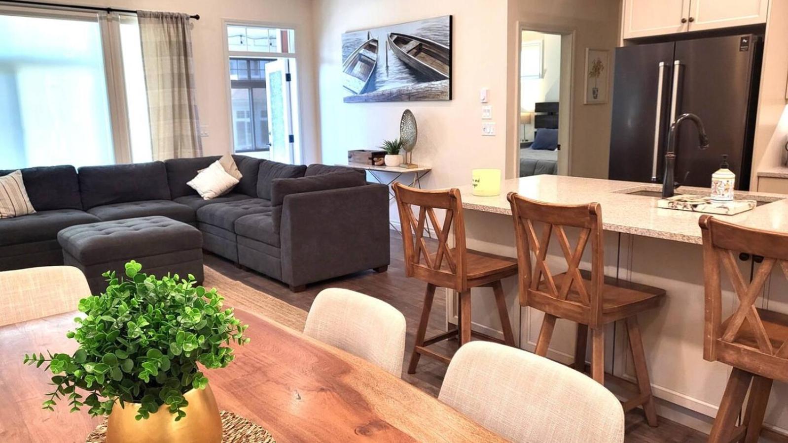 Amazing Burgundy Cottage - Short Walk To The Pools