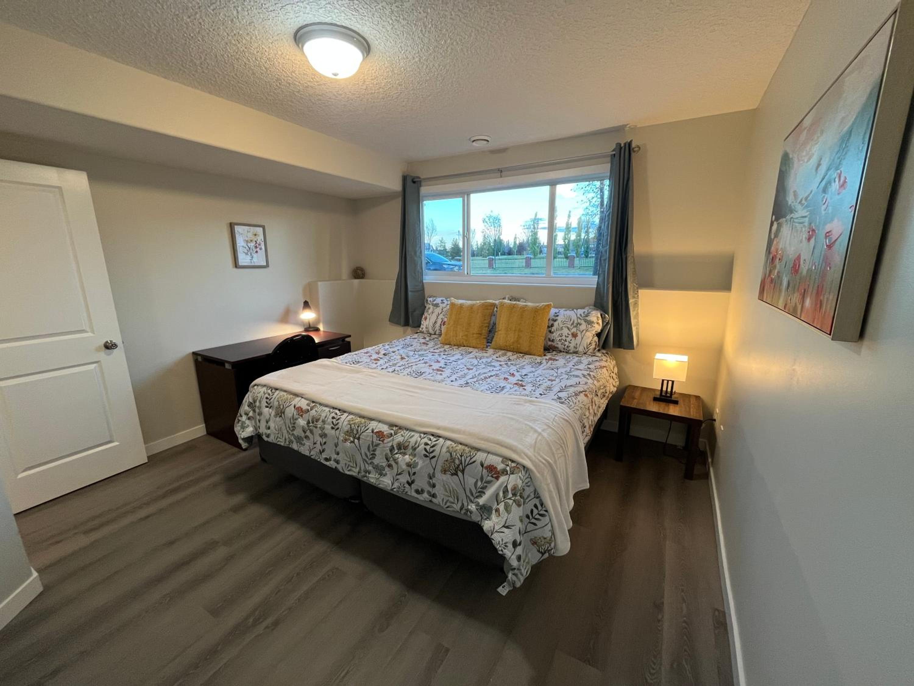 Park View Paradise - Big, Bright, Modern, Fully Stocked