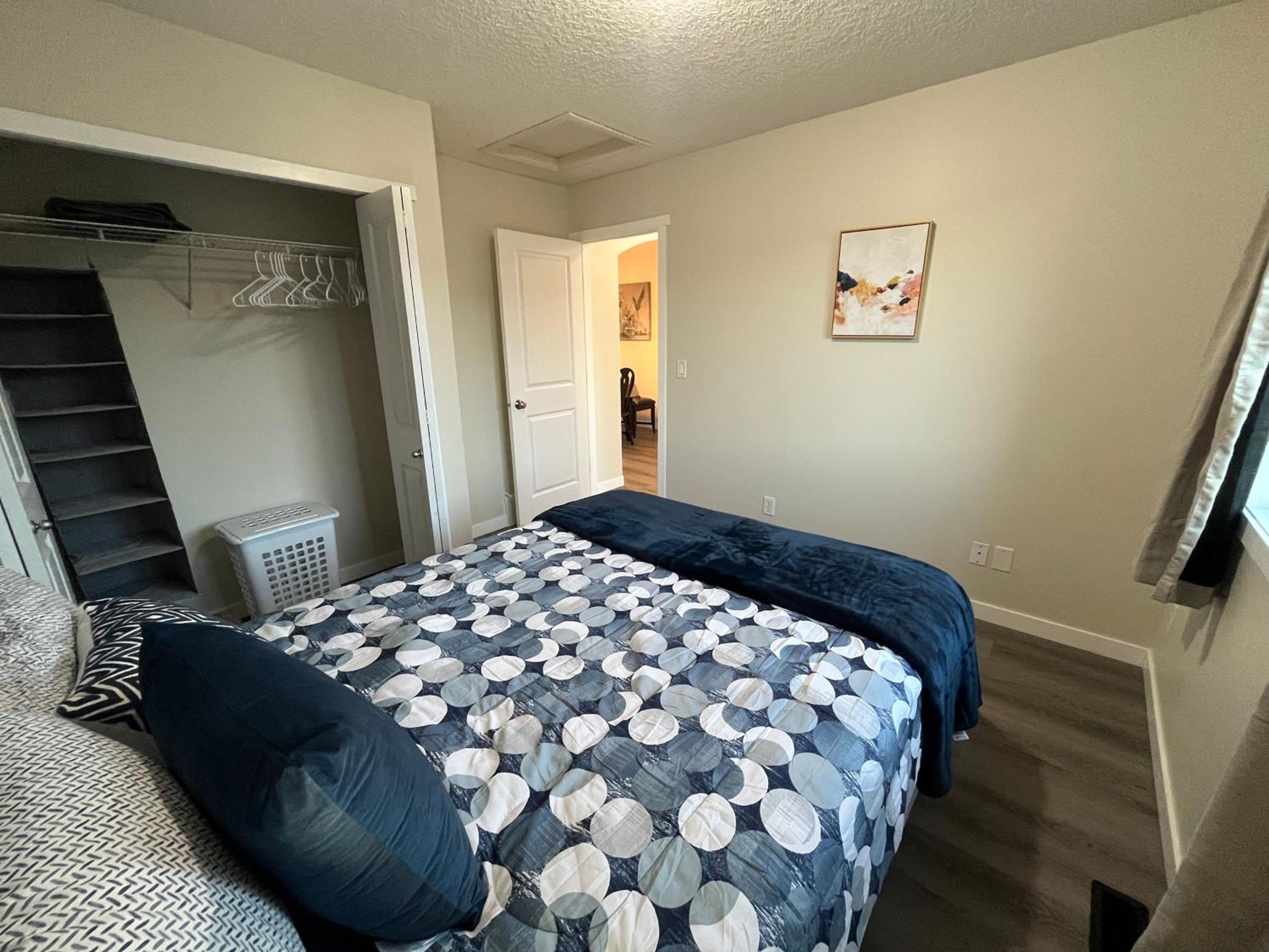 Park View Paradise - Big, Bright, Modern, Fully Stocked