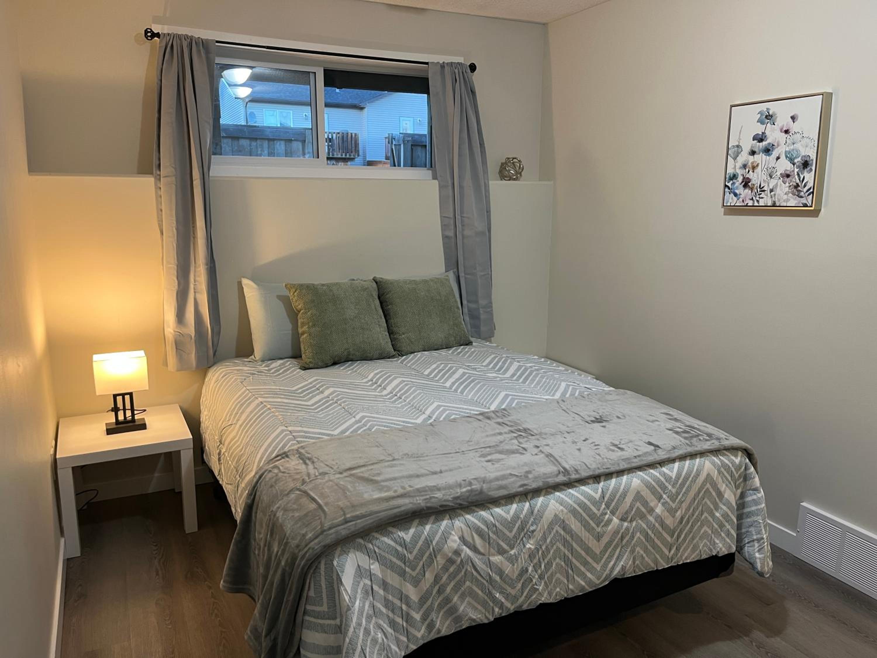 Park View Paradise - Big, Bright, Modern, Fully Stocked