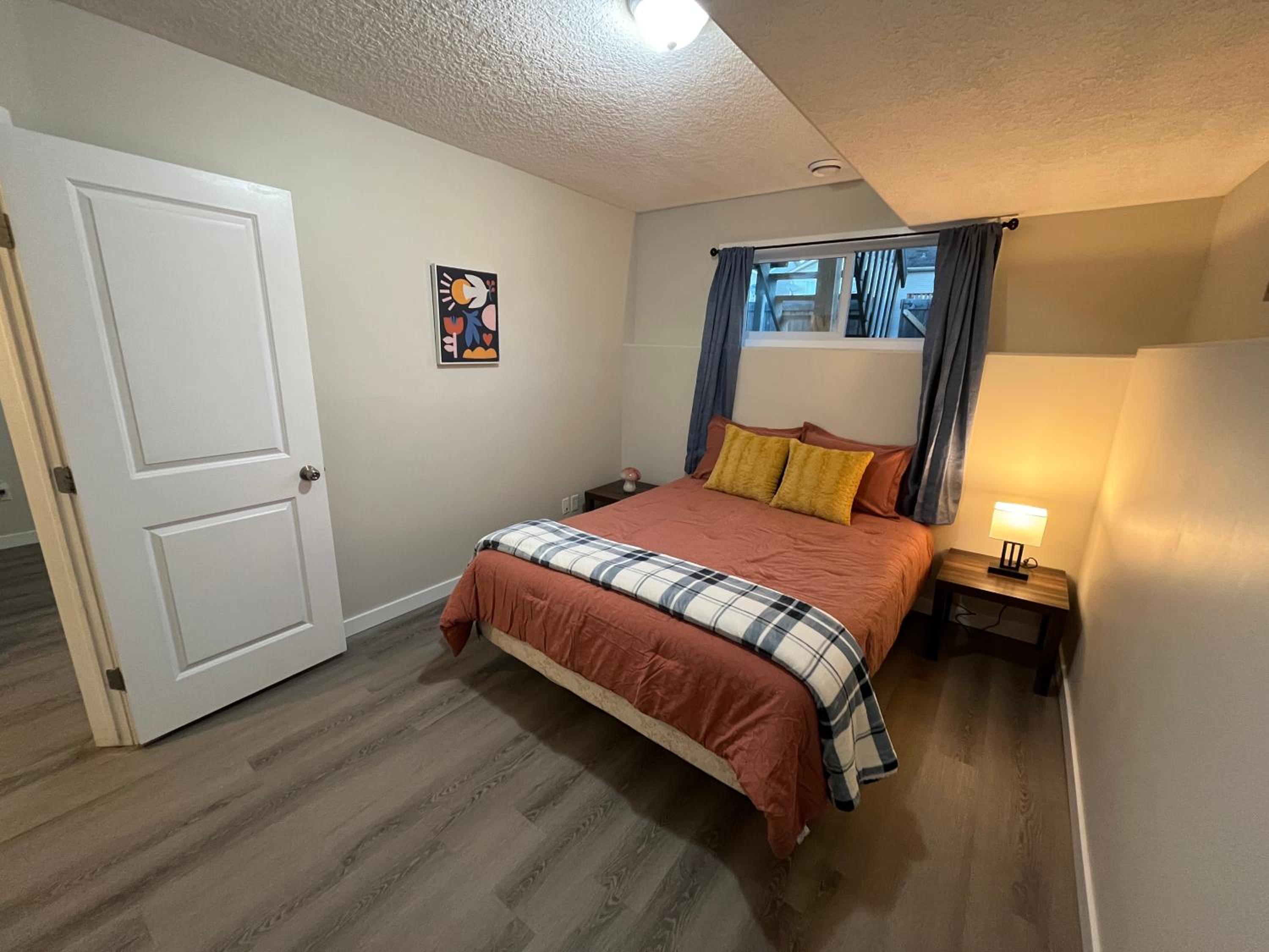 Park View Paradise - Big, Bright, Modern, Fully Stocked