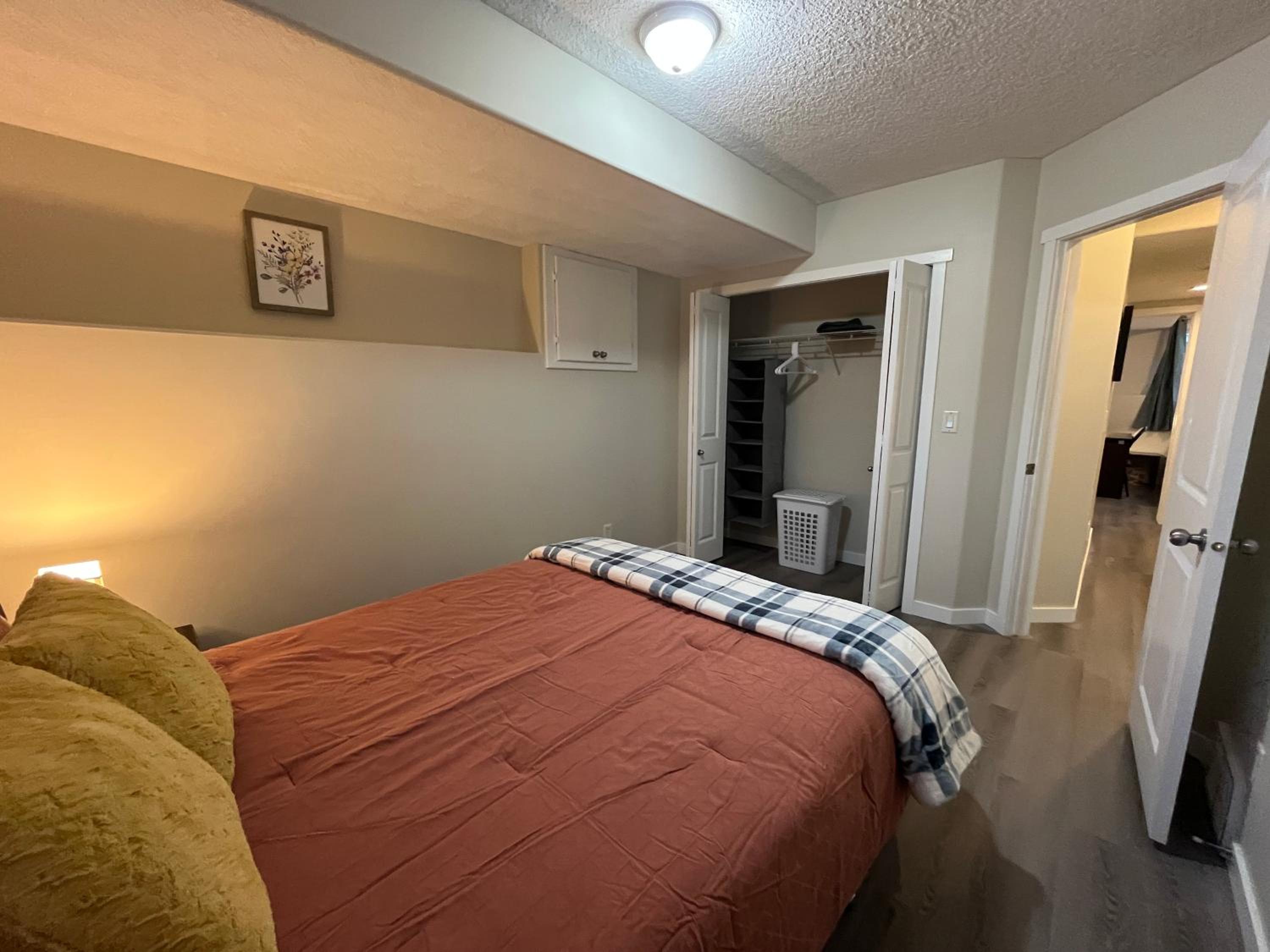 Park View Paradise - Big, Bright, Modern, Fully Stocked