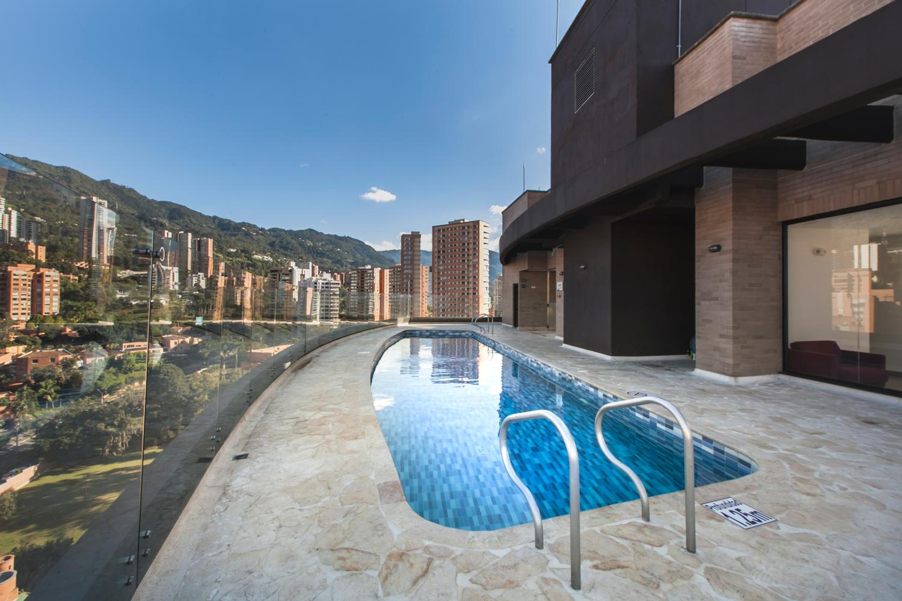 2 Bdr Suite W2 AC Poblado, Medellin