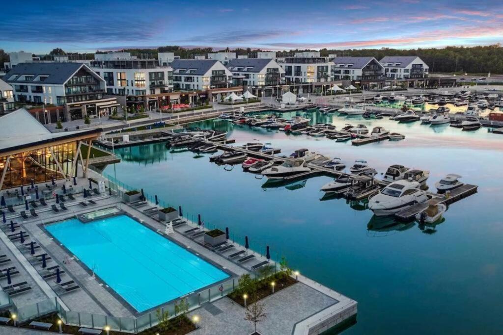 Beautiful Condo, 2 Bedrooms and a Den in Friday Harbour Resort!