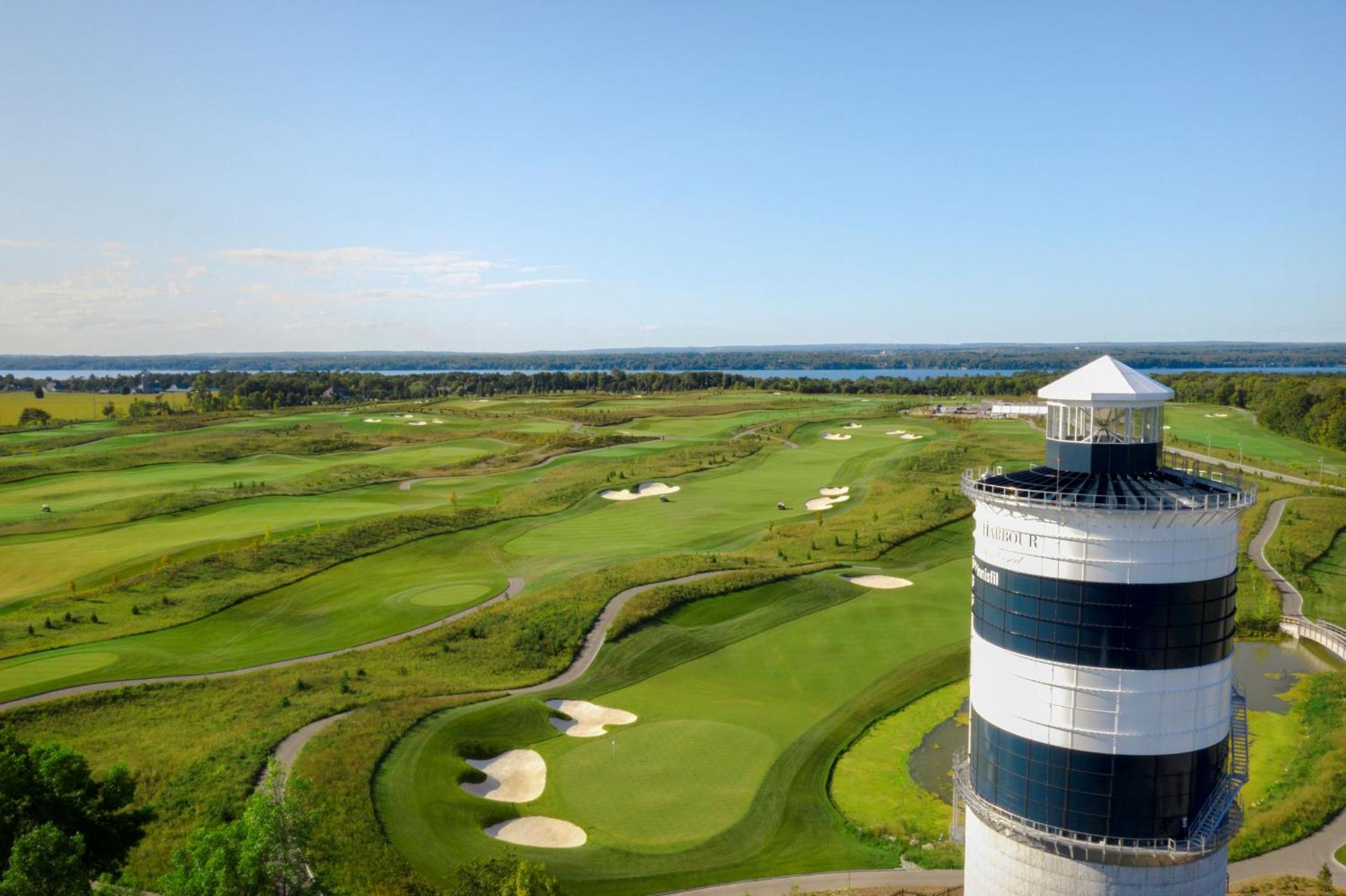 Beautiful Condo, 2 Bedrooms and a Den in Friday Harbour Resort!