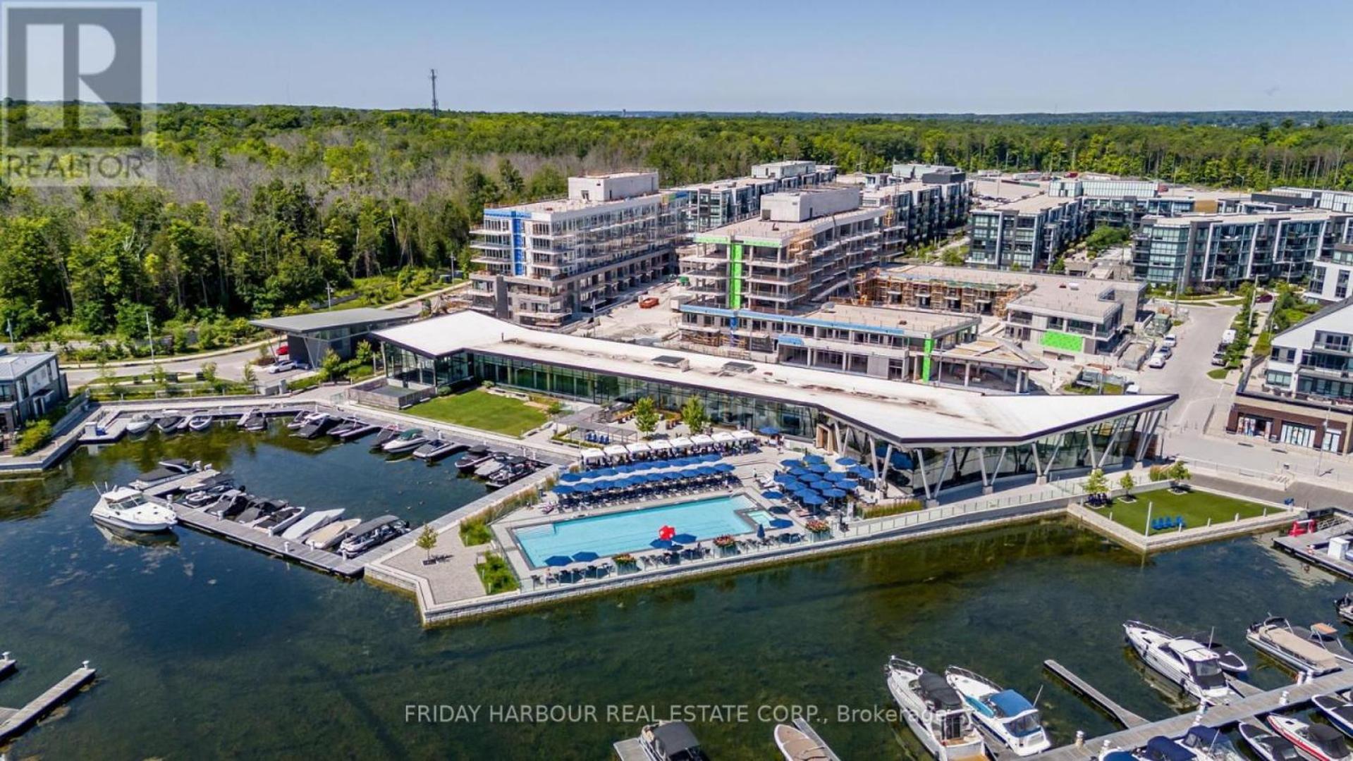 Beautiful Condo, 2 Bedrooms and a Den in Friday Harbour Resort!