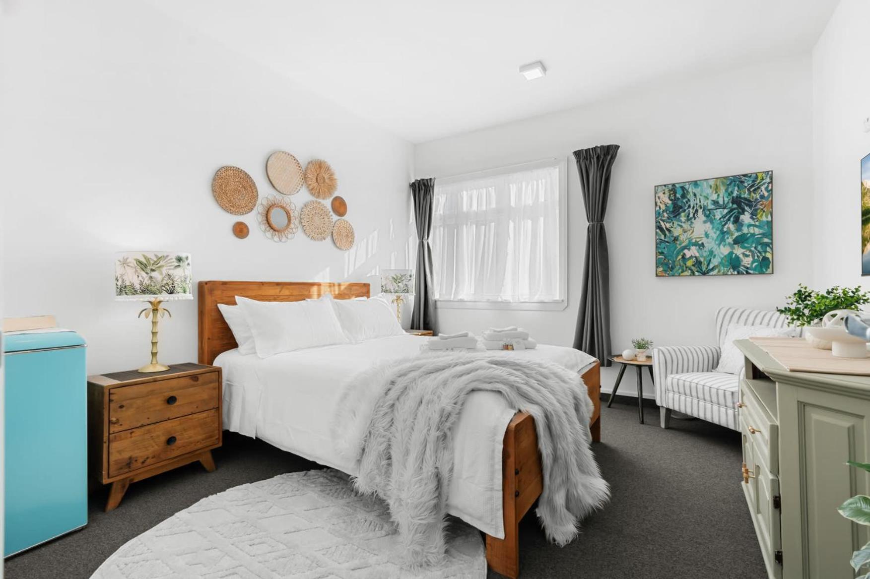 The Ultimate Villa In Central City Christchurch - Sleeps Up To 33-Guests view 2