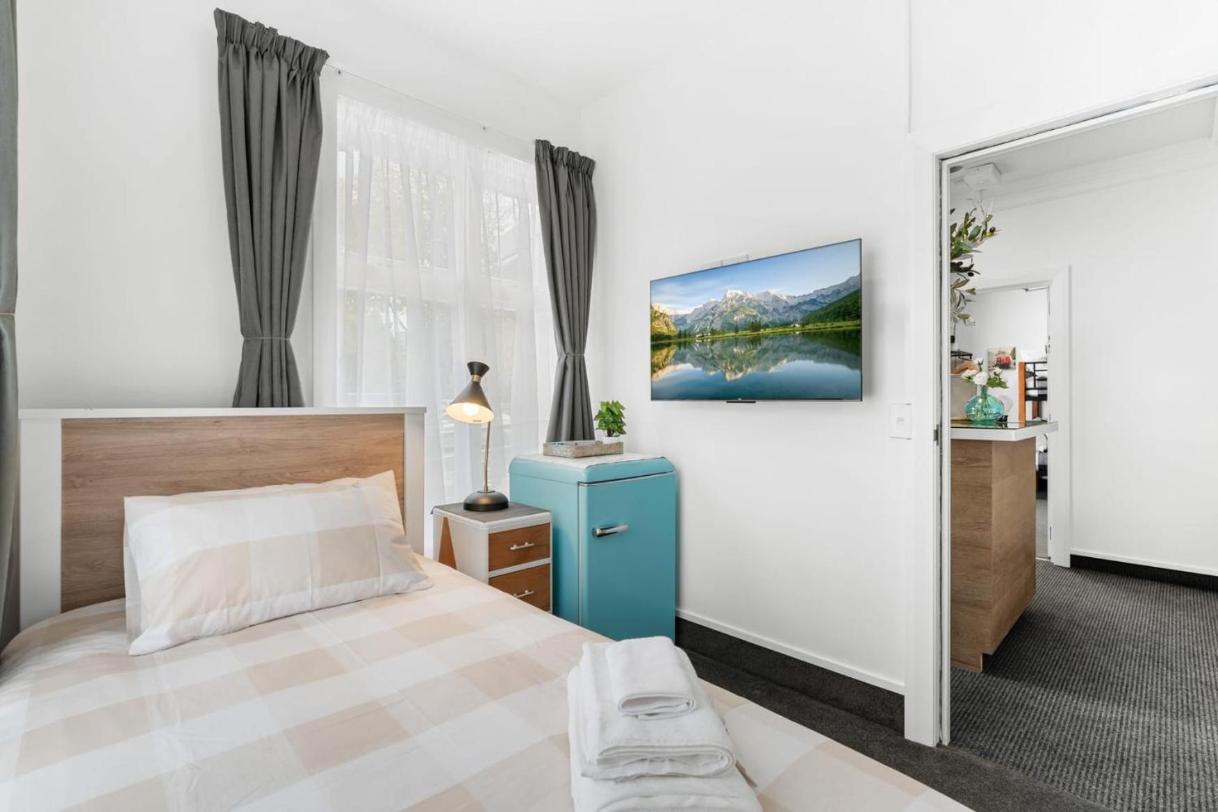 The Ultimate Villa In Central City Christchurch - Sleeps Up To 33-Guests view 3