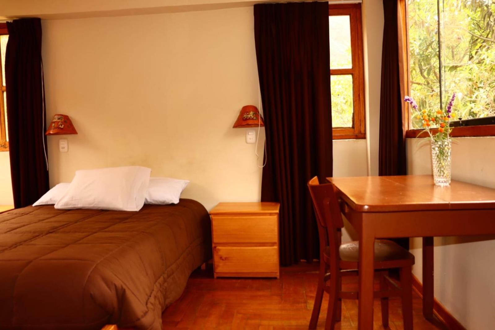 Full Moon Eco Lodge