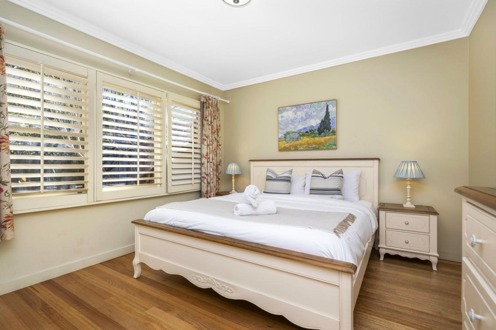 Family 3BR 2-level Home at Central Chatswood