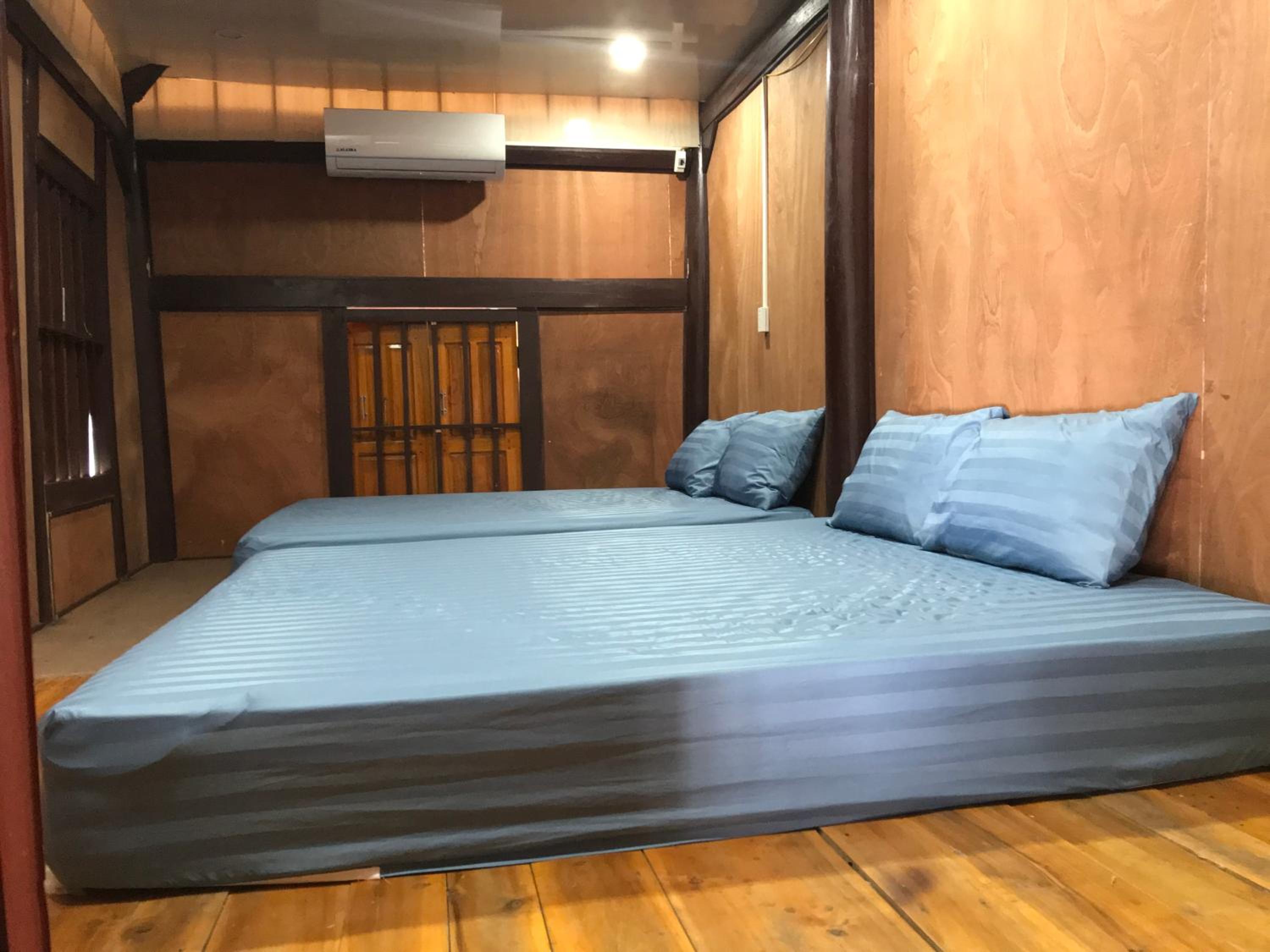 Bee lucky homestay cat ba view 3