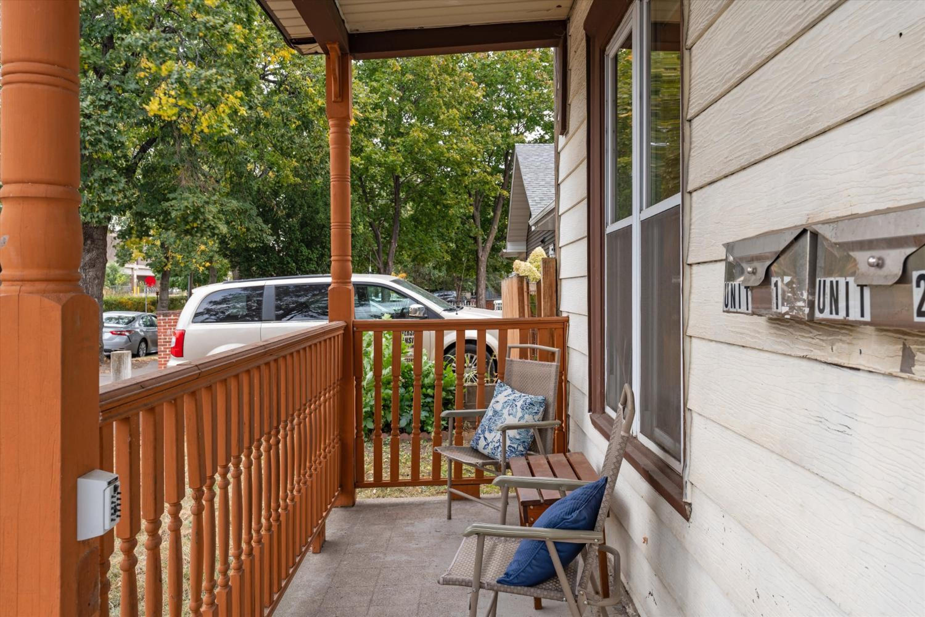 2BR Apartment with Private Office Near Downtown - Dahlia