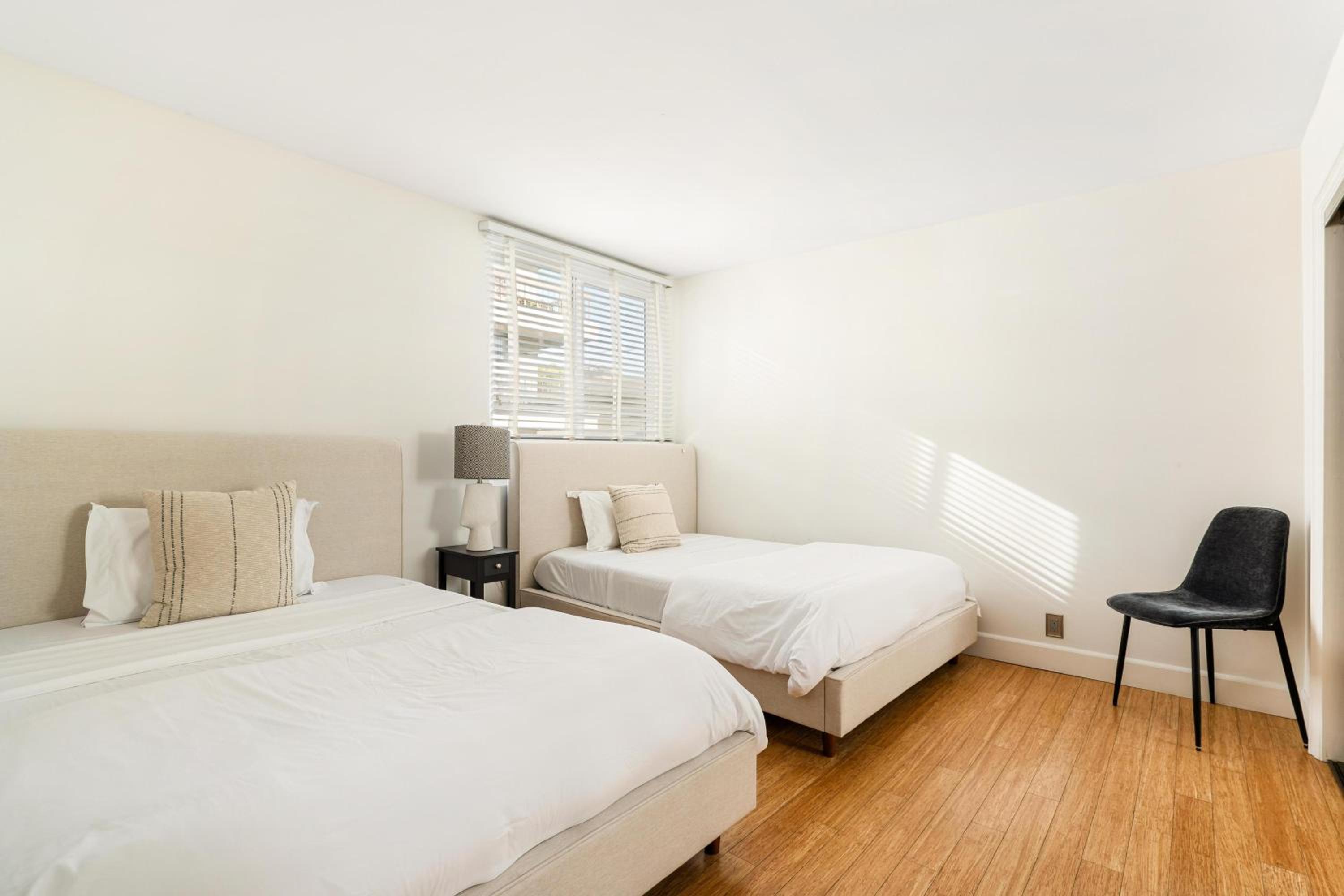 Los Angeles Vacations - Beachfront Bliss Spacious 2BR Apt In Santa Monica - Property Image 30