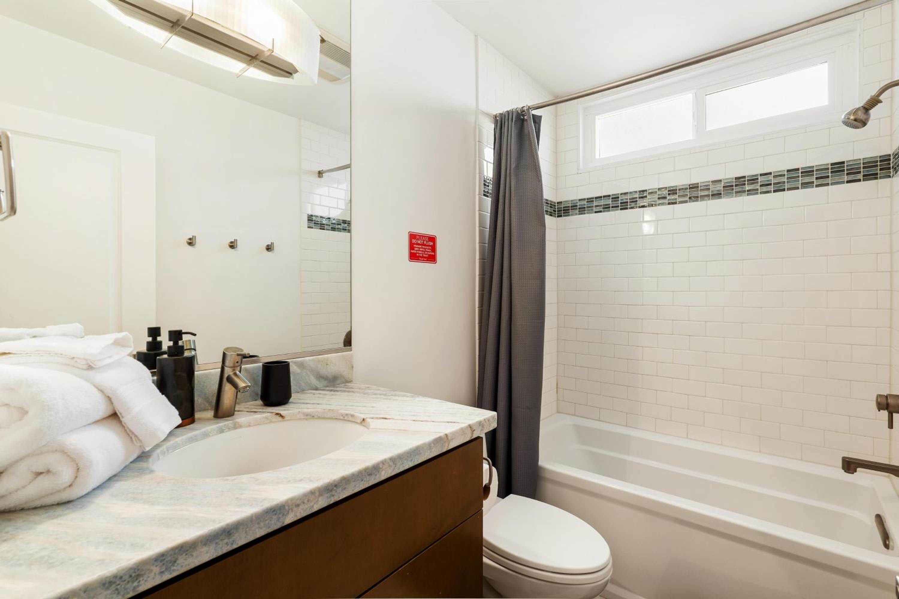Los Angeles Vacations - Beachfront Bliss Spacious 2BR Apt In Santa Monica - Property Image 19