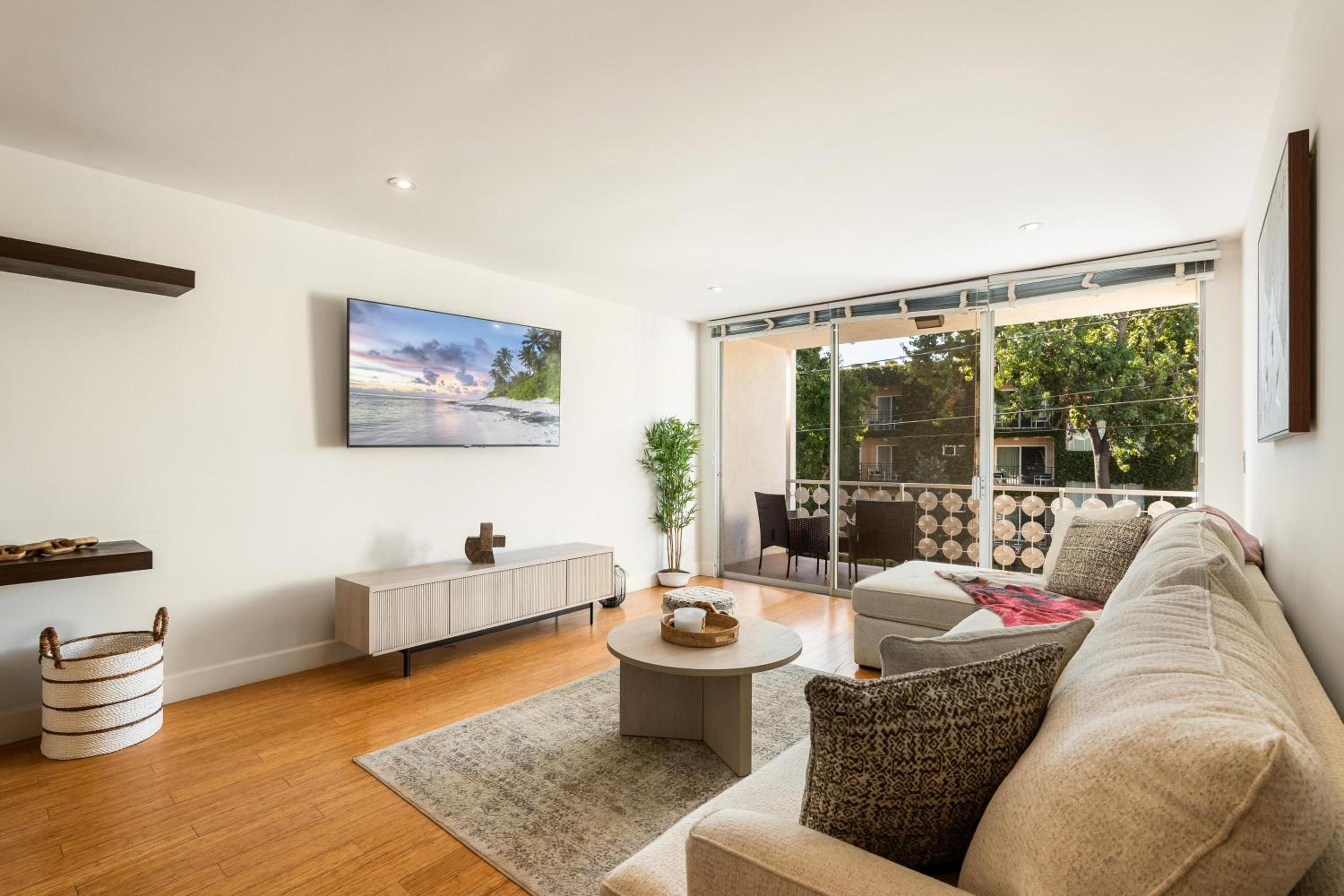 Los Angeles Vacations - Beachfront Bliss Spacious 2BR Apt In Santa Monica - Property Image 21