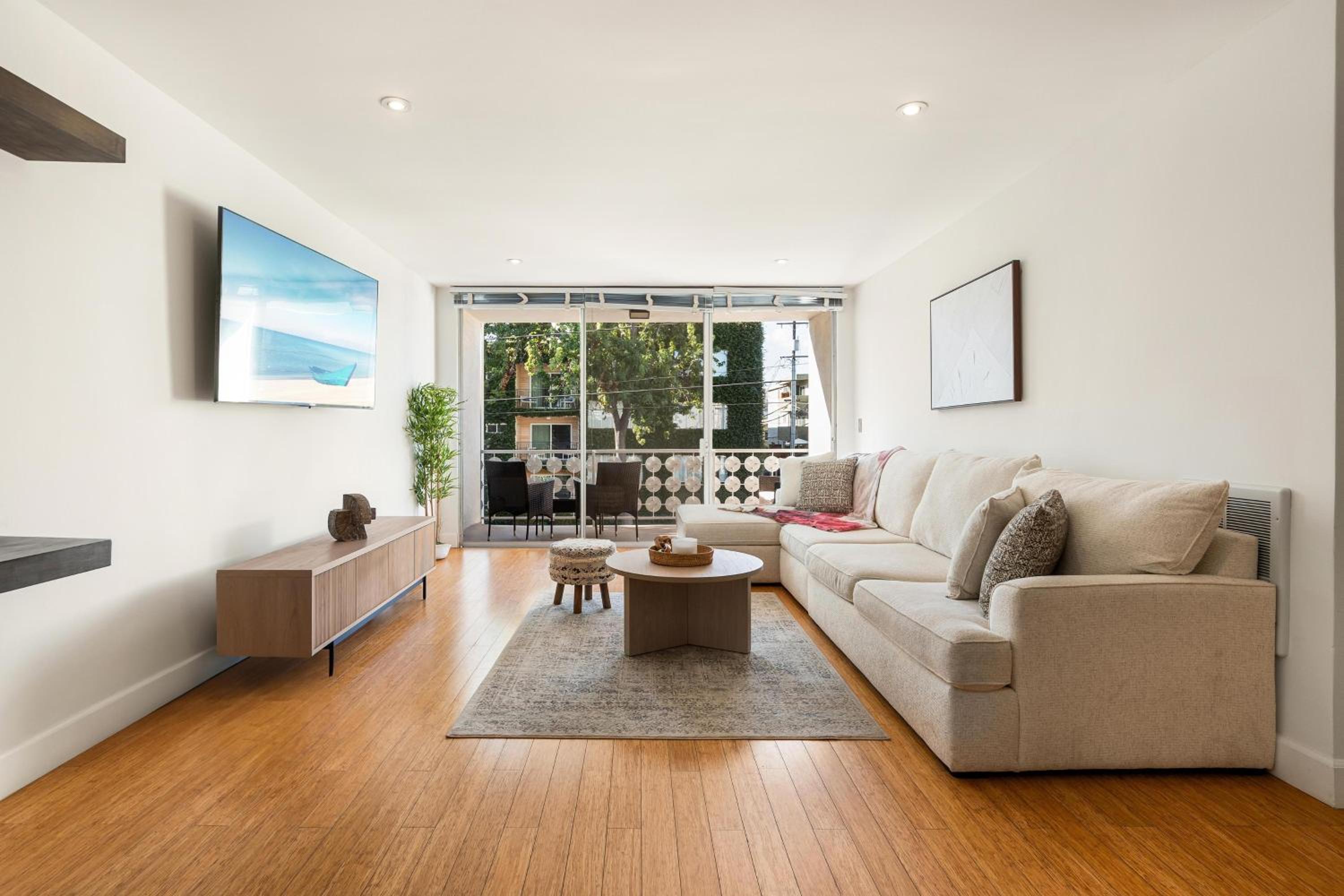 Los Angeles Vacations - Beachfront Bliss Spacious 2BR Apt In Santa Monica - Property Image 20