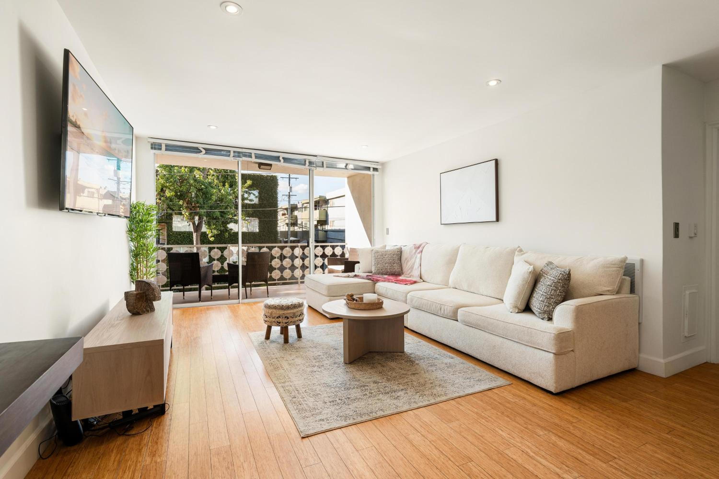 Los Angeles Vacations - Beachfront Bliss Spacious 2BR Apt In Santa Monica - Property Image 28