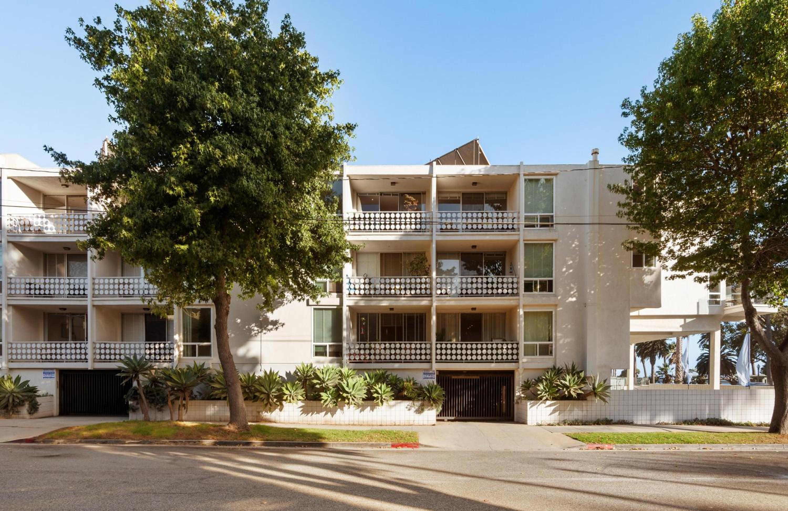 Los Angeles Vacations - Beachfront Bliss Spacious 2BR Apt In Santa Monica - Property Image 1