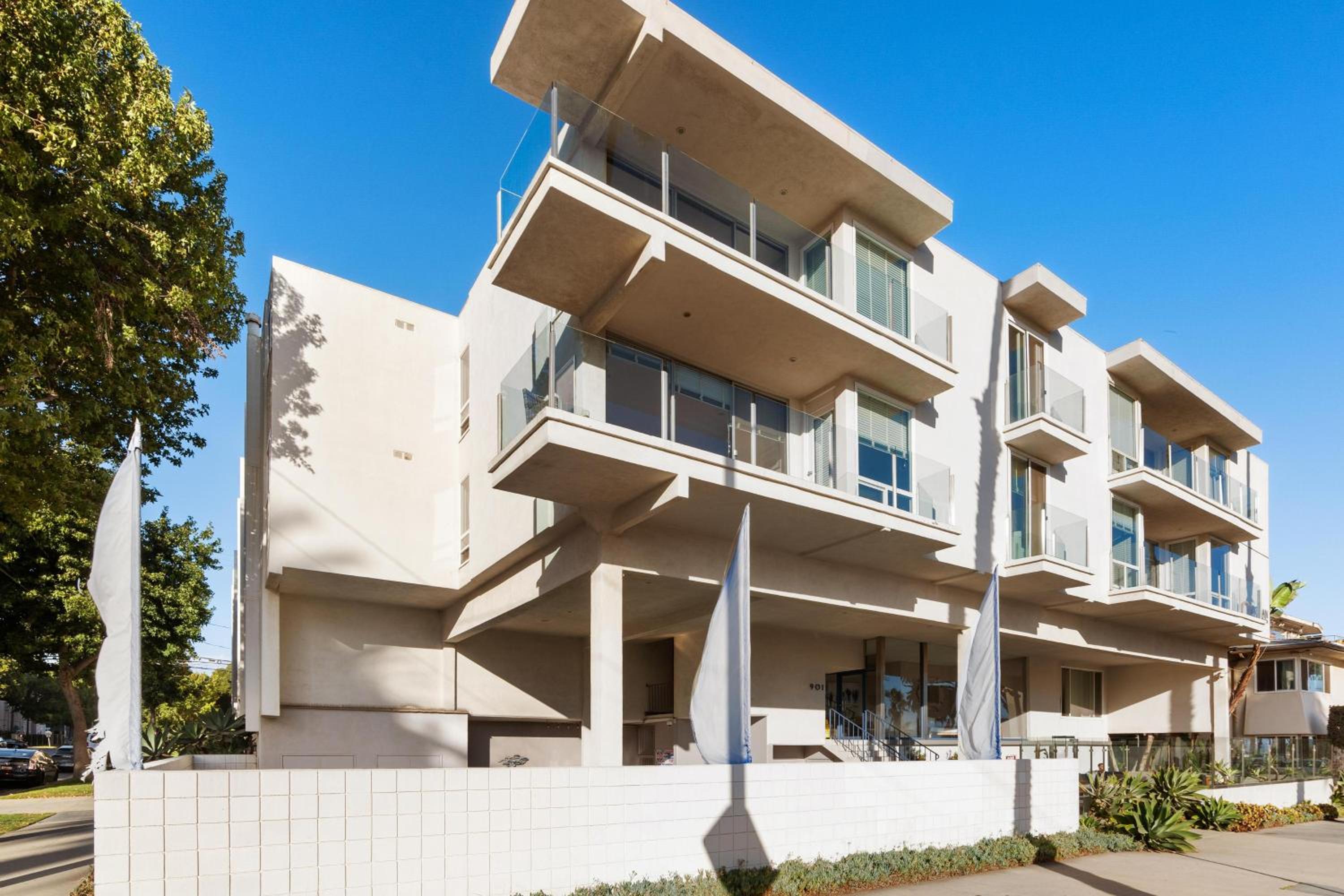 Los Angeles Vacations - Beachfront Bliss Spacious 2BR Apt In Santa Monica - Property Image 9