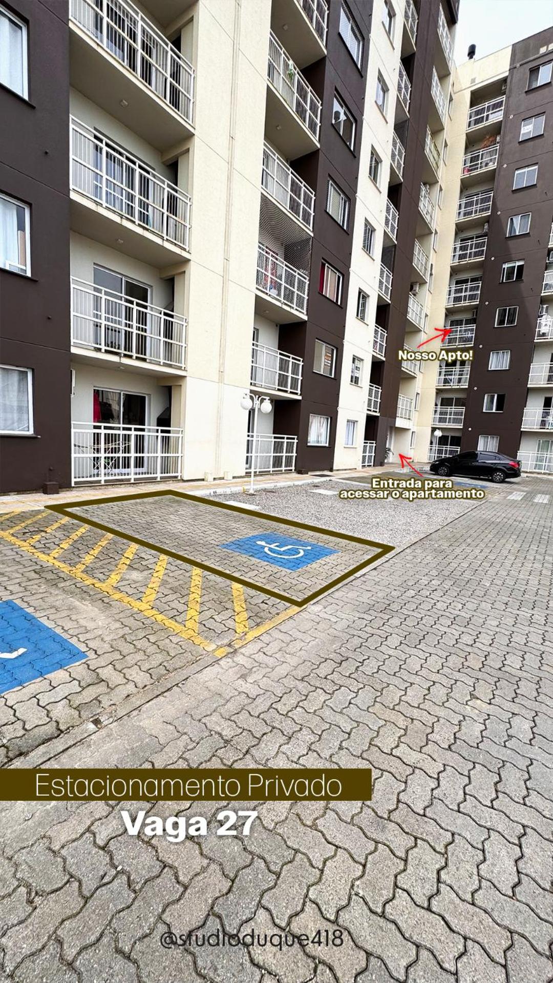 Lindo Apto bem localizado com estacionamento