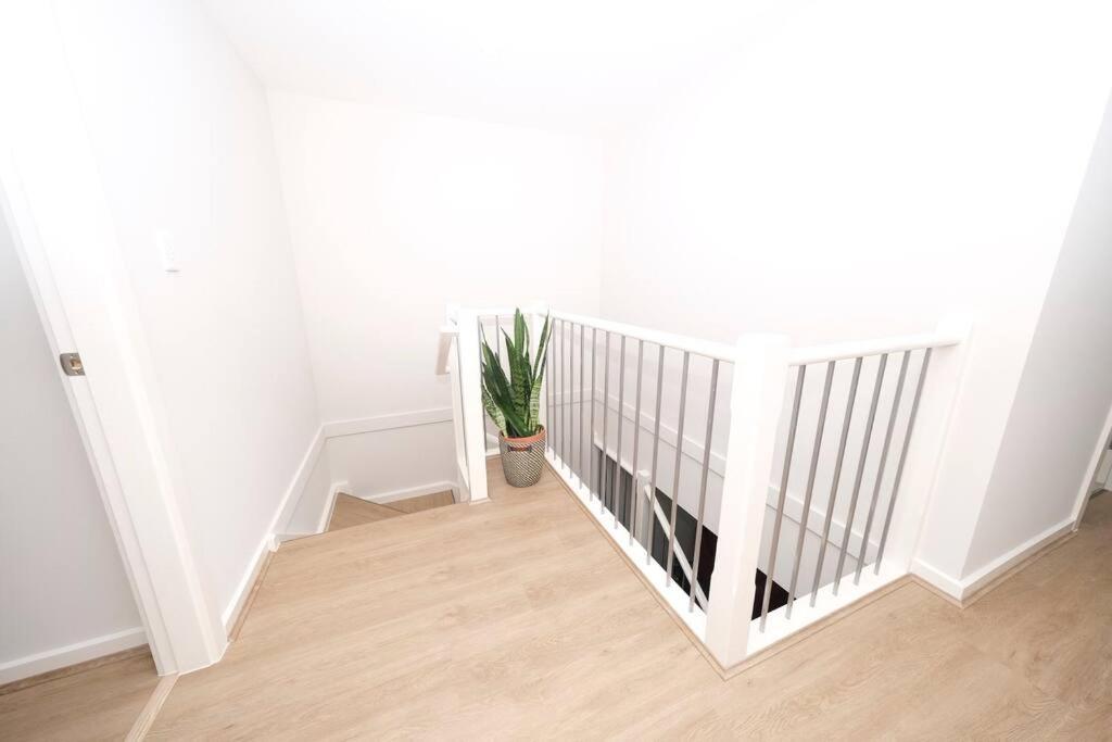 Spacious 4Bed House in Box Hill