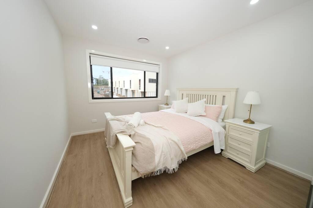 Spacious 4Bed House in Box Hill